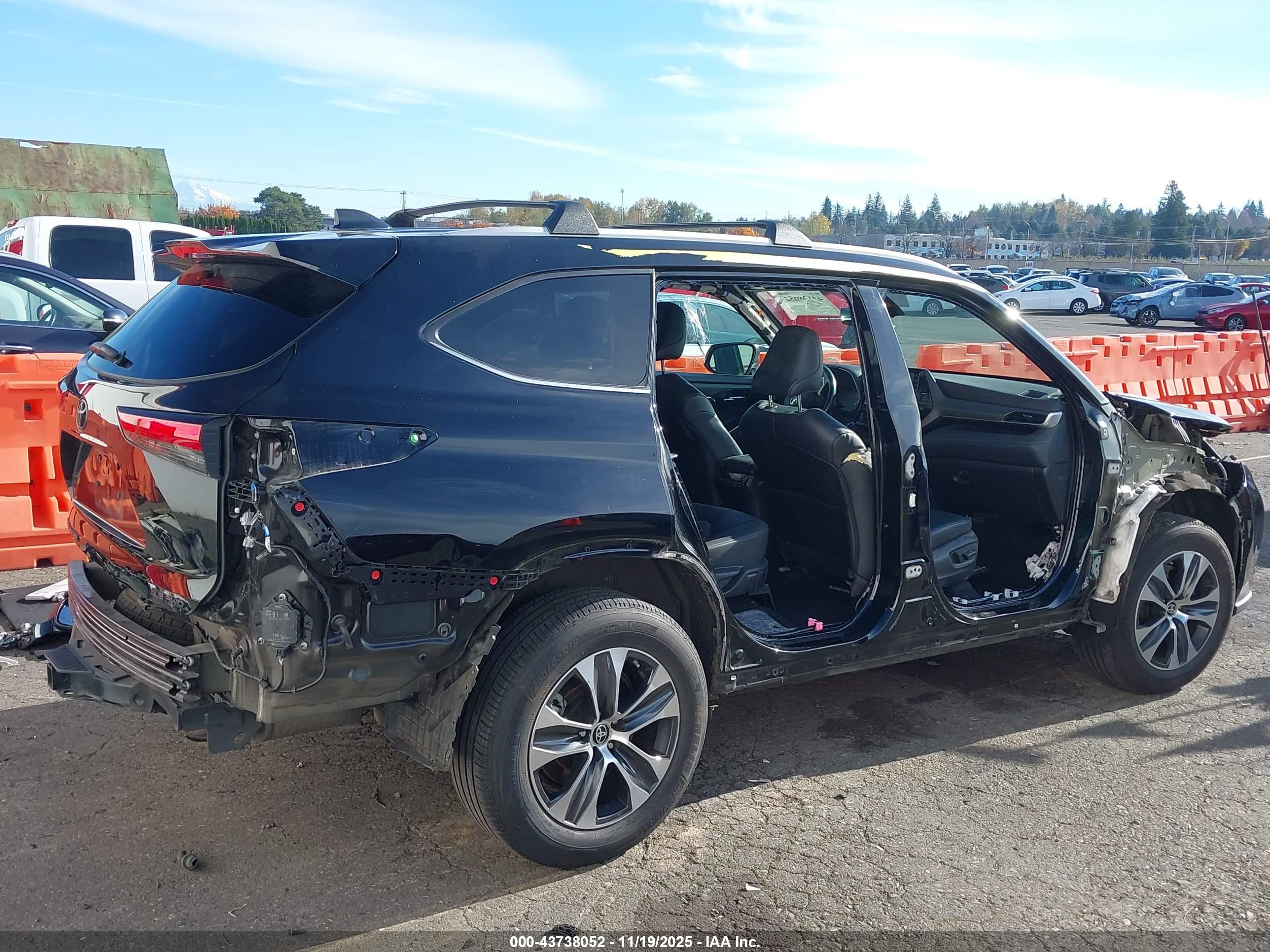 TOYOTA HIGHLANDER image 6