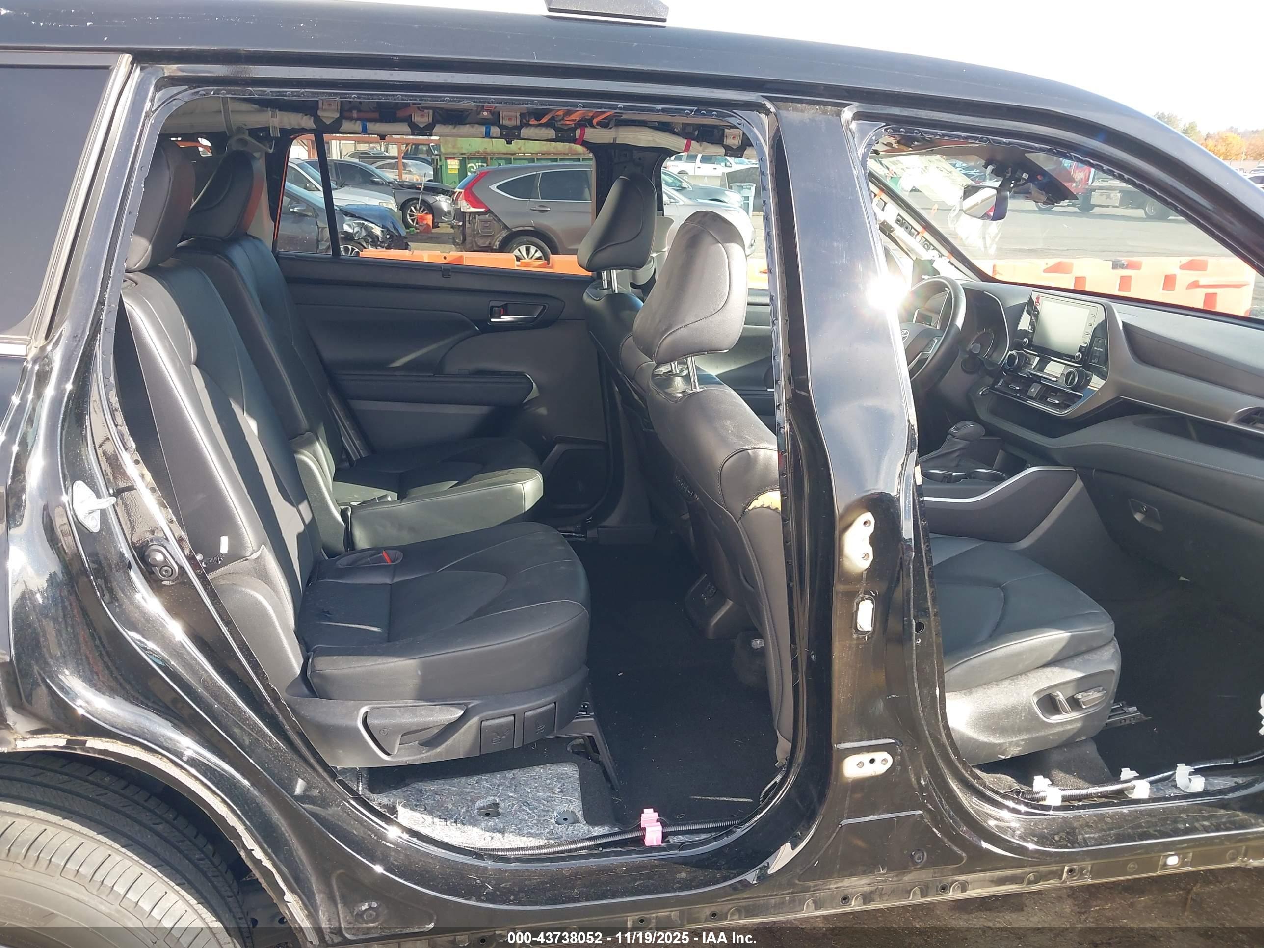 TOYOTA HIGHLANDER image 8