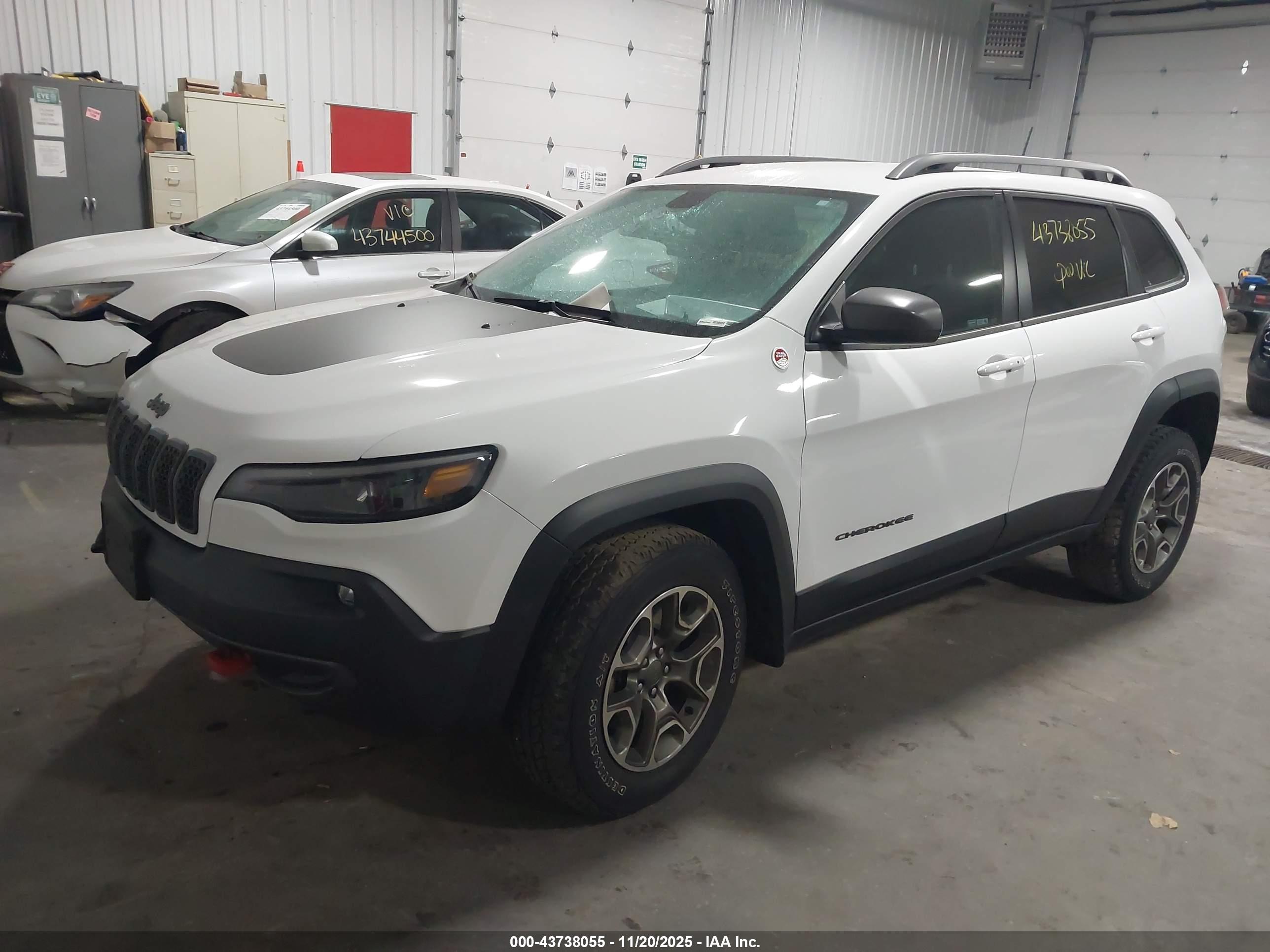 JEEP CHEROKEE image 2