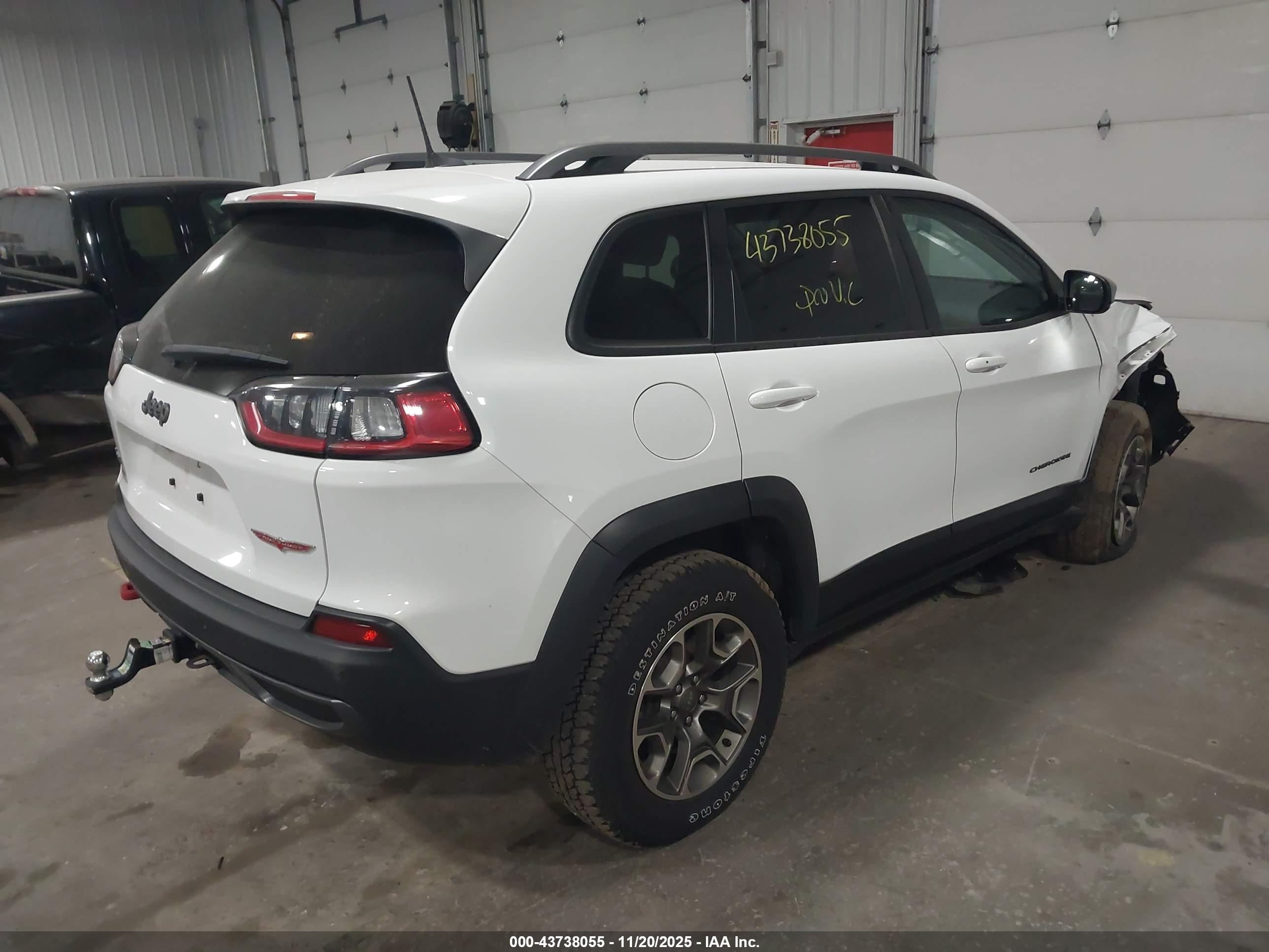 JEEP CHEROKEE image 4
