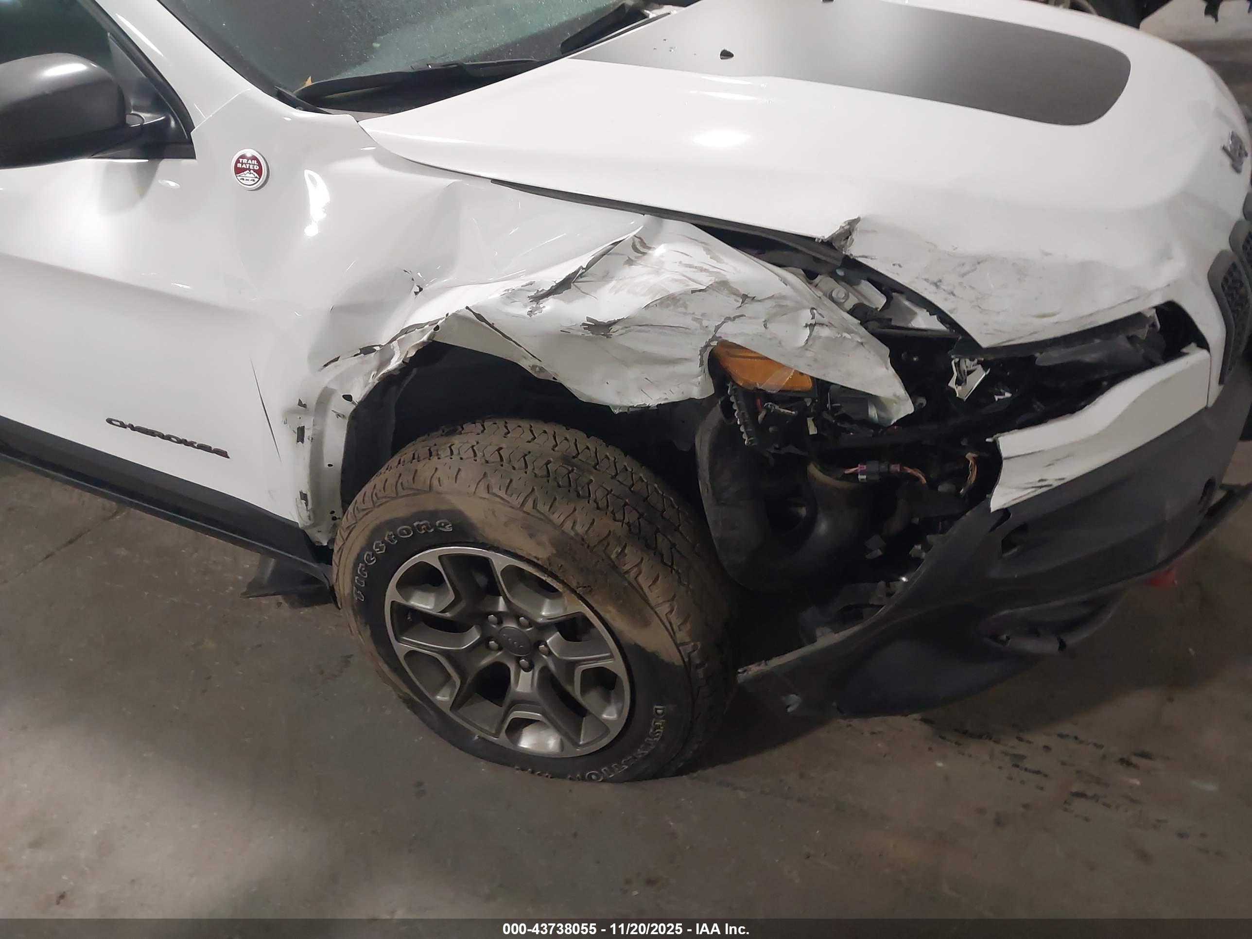 JEEP CHEROKEE image 6