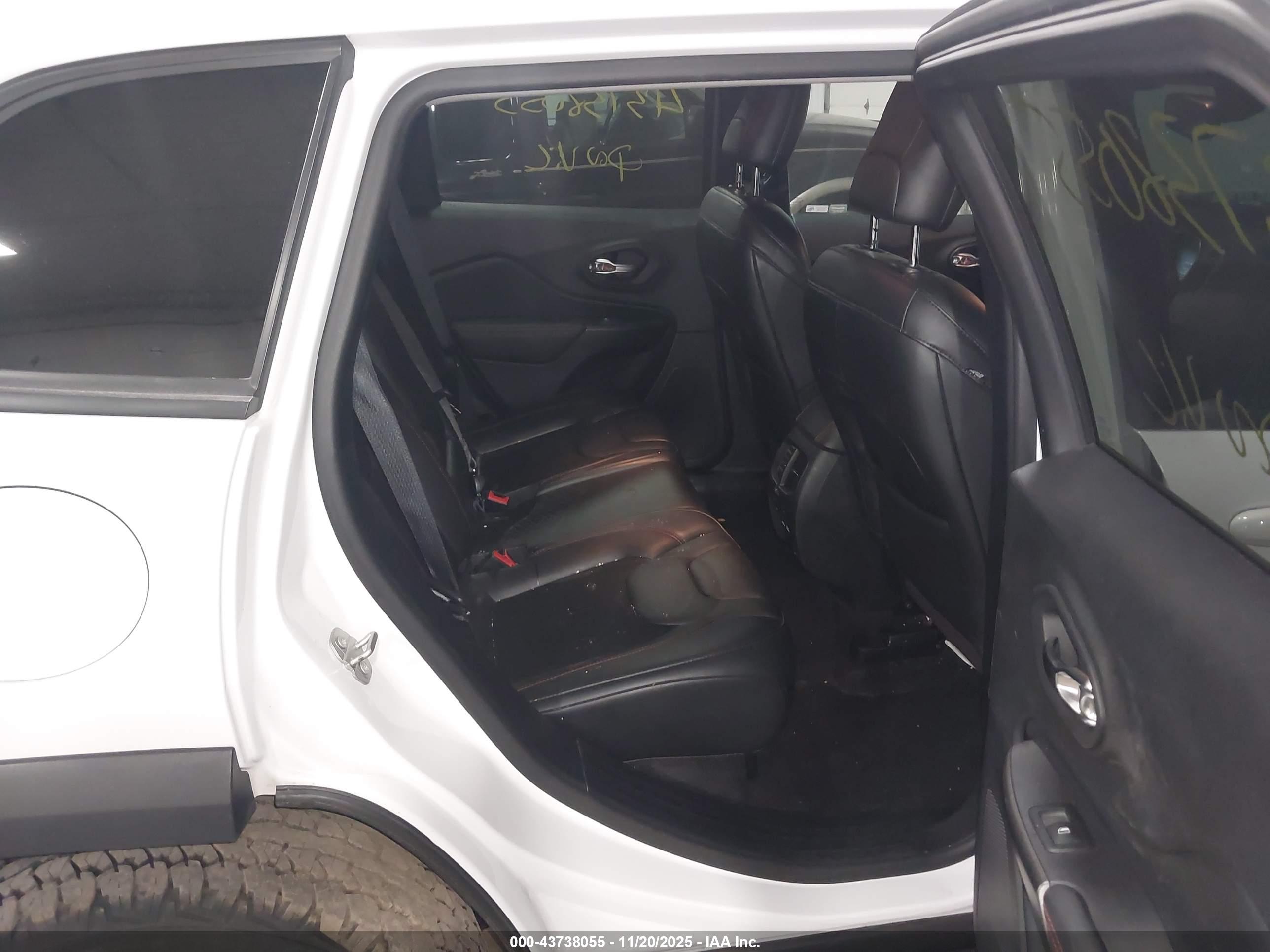 JEEP CHEROKEE image 8