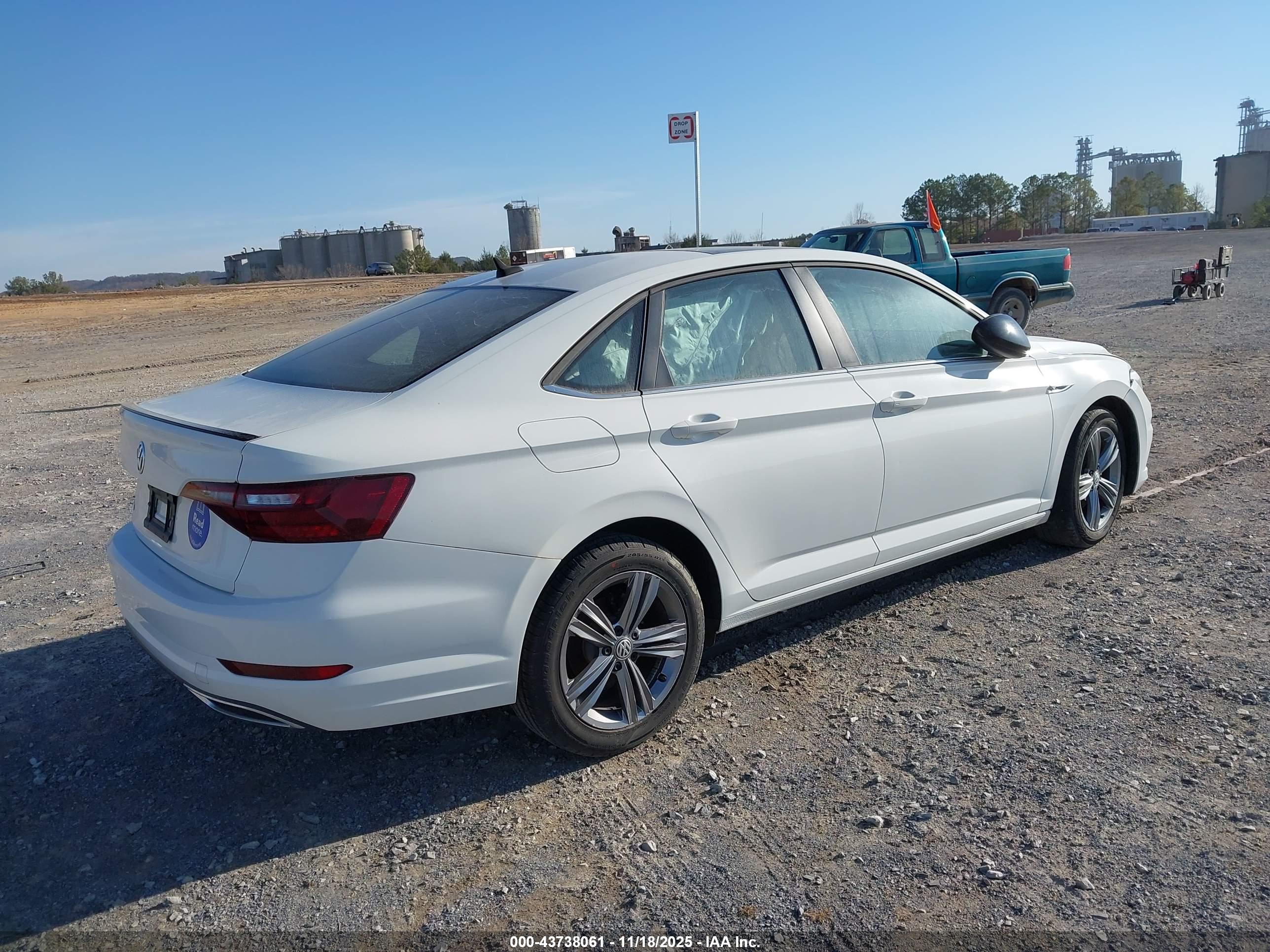 VOLKSWAGEN JETTA image 4