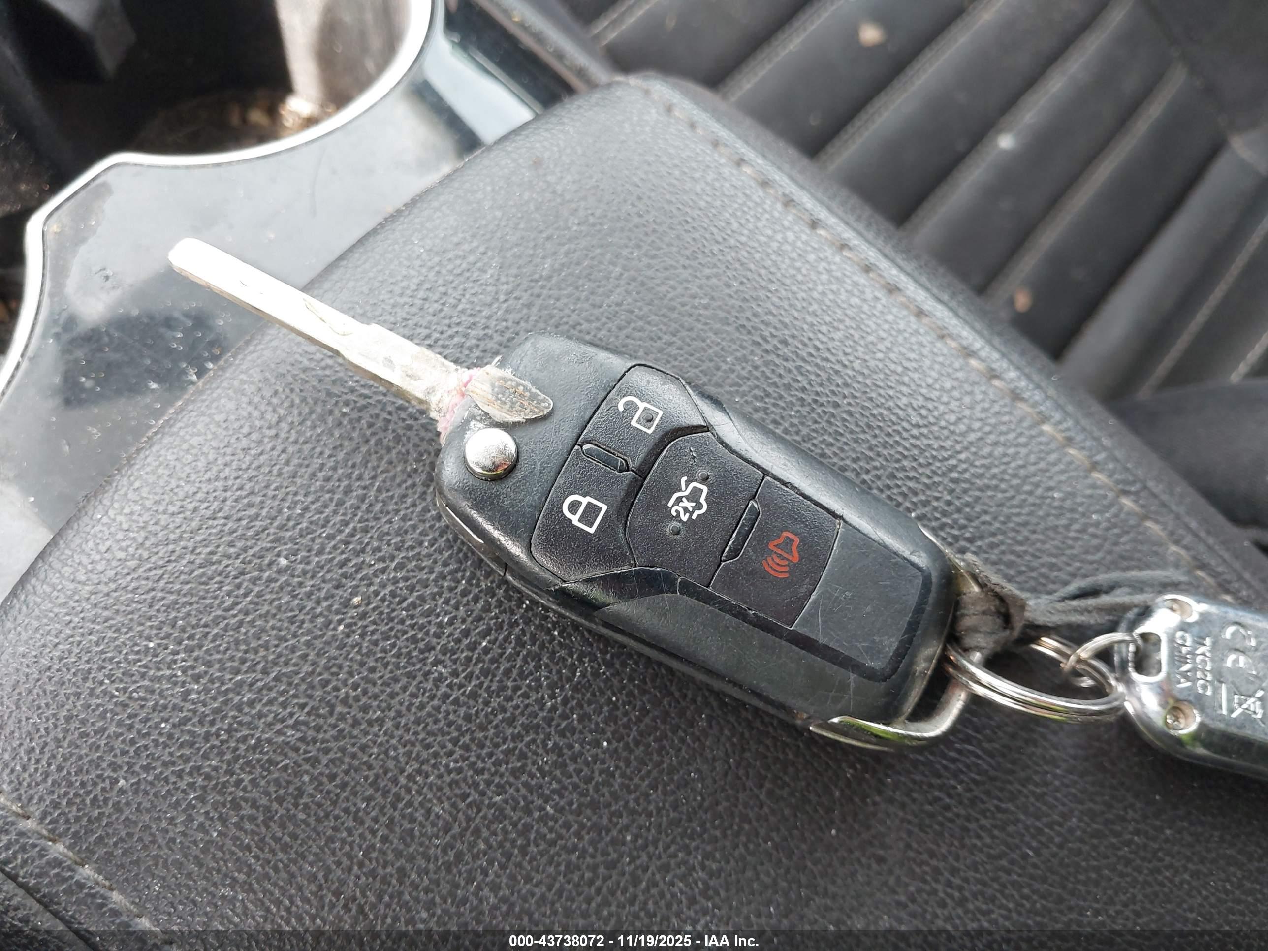 FORD FUSION image 11