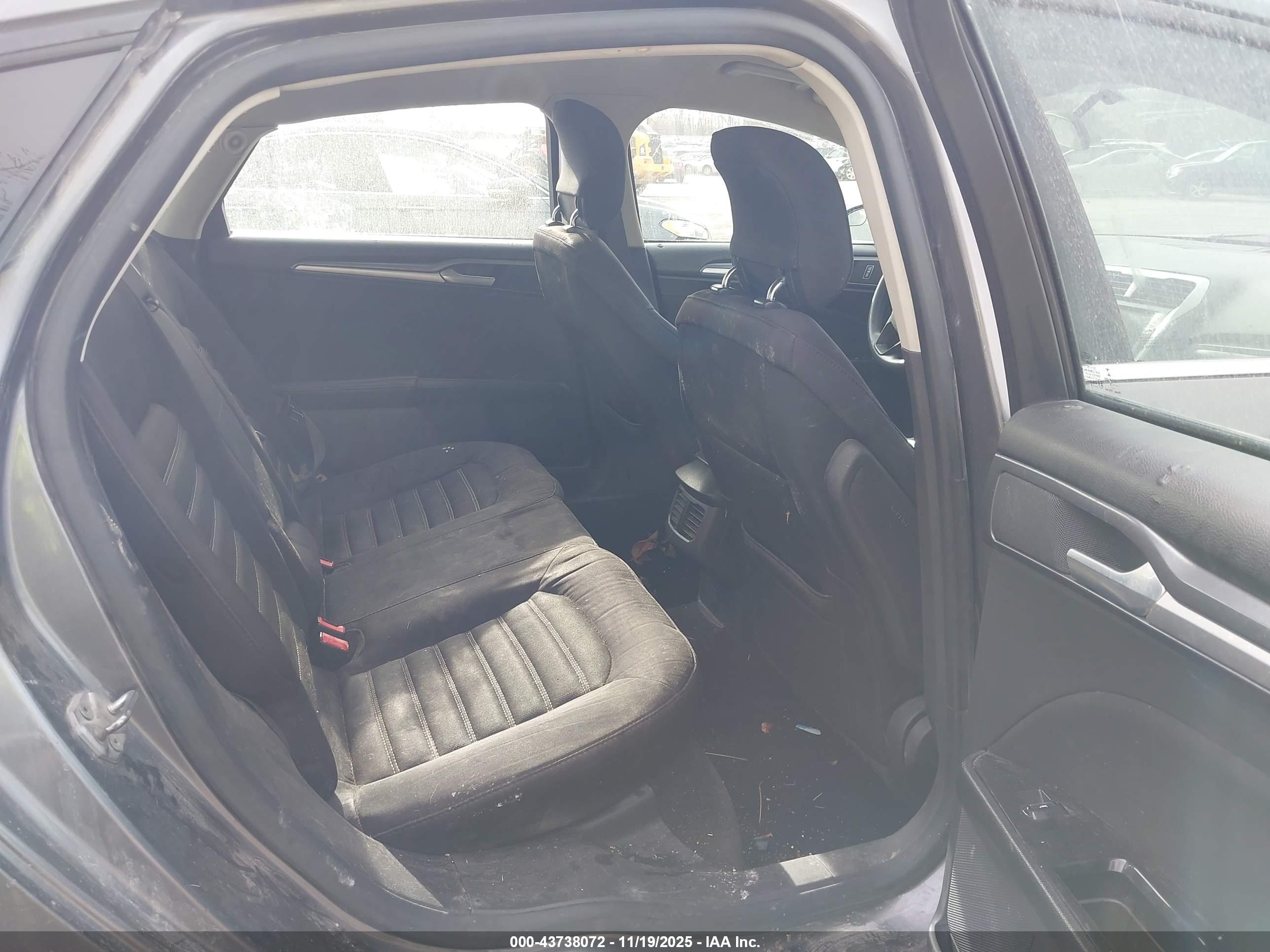 FORD FUSION image 8