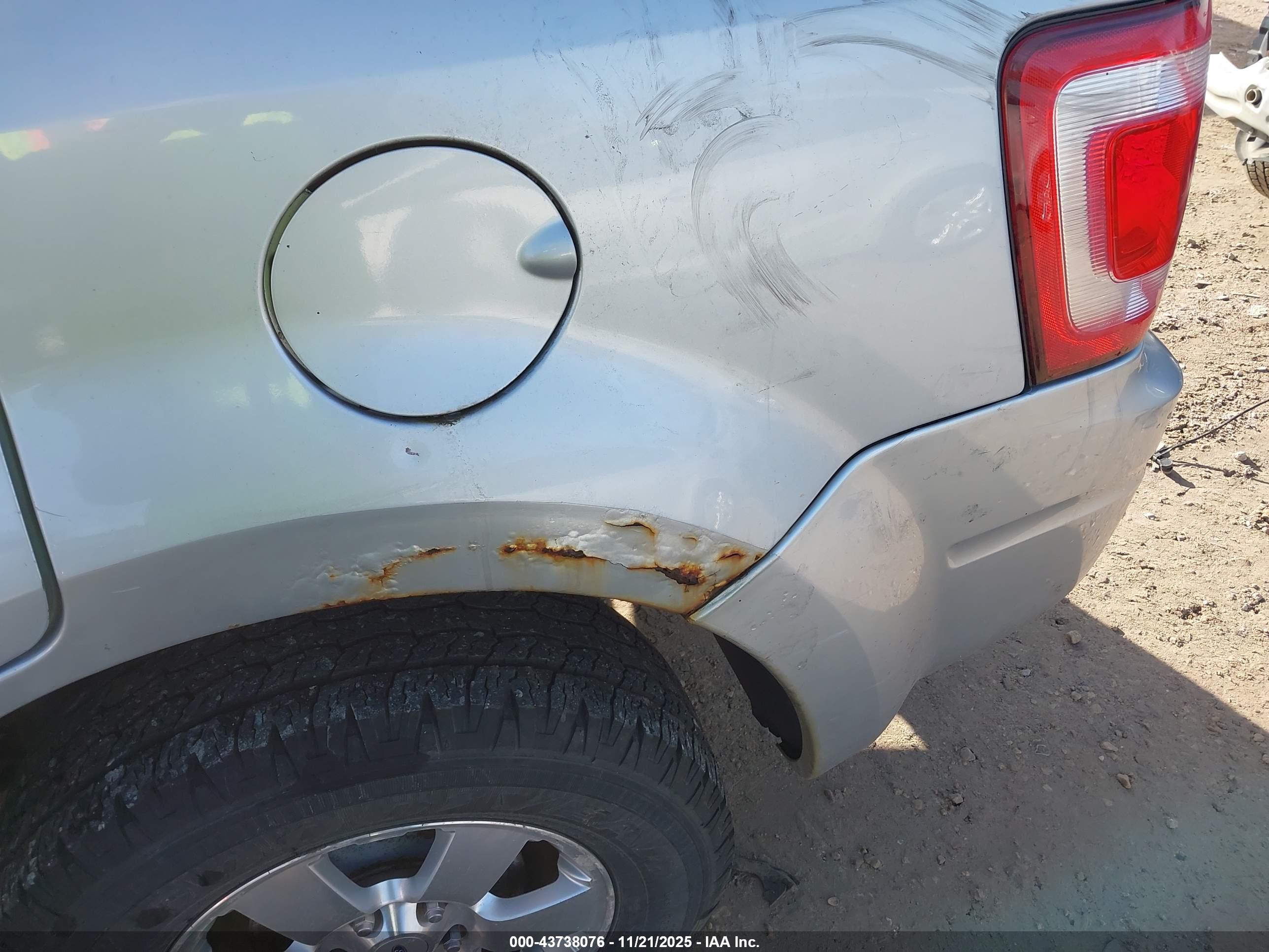 FORD ESCAPE image 6