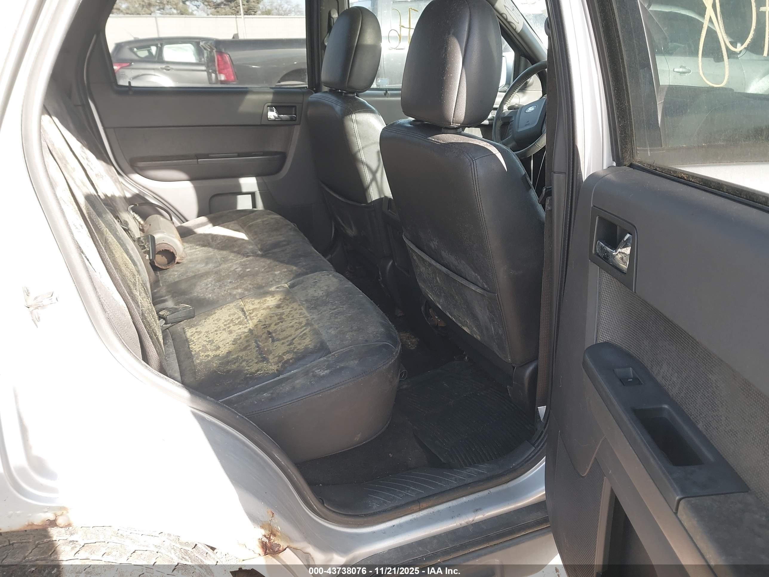 FORD ESCAPE image 8