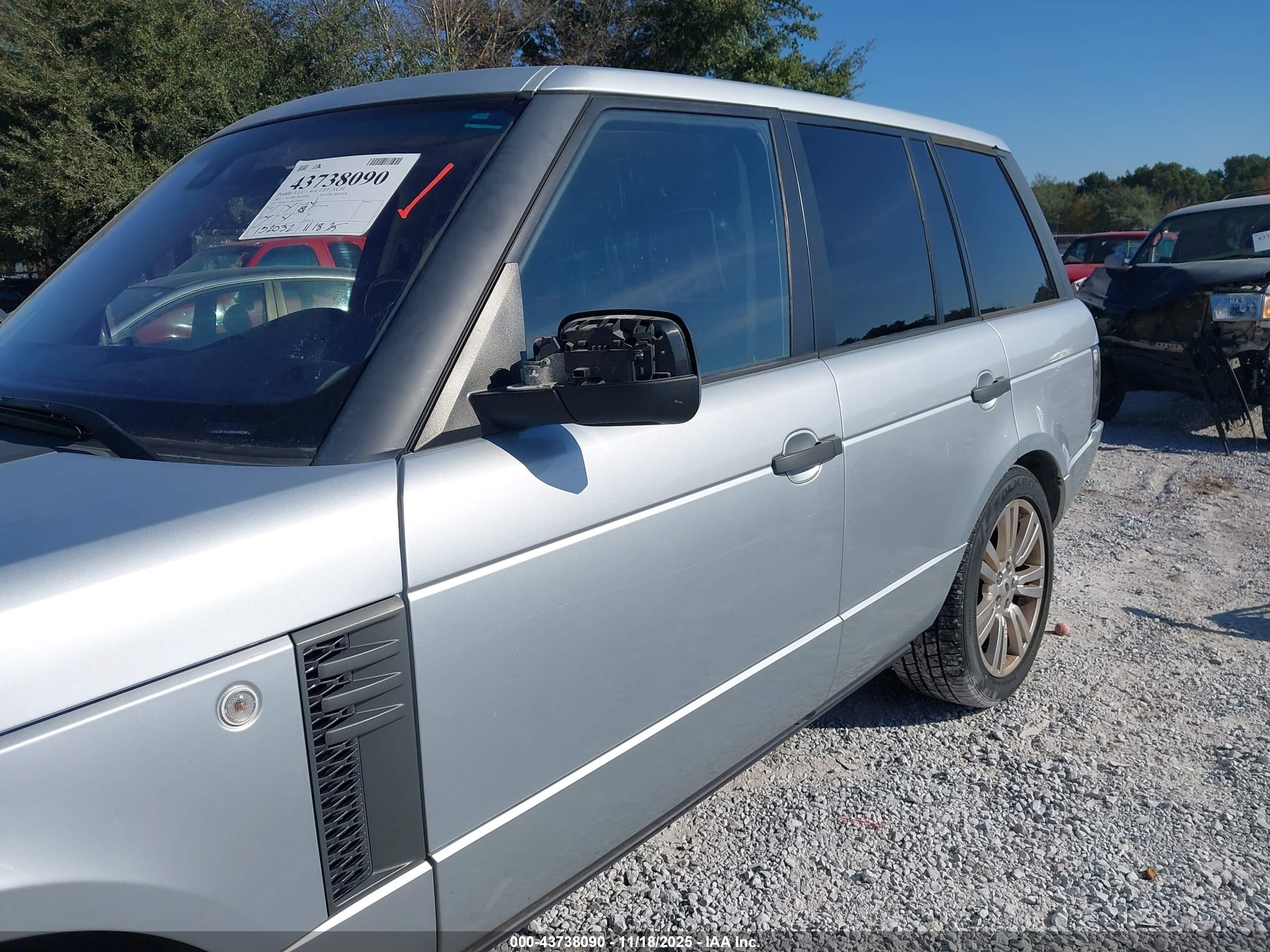 LAND ROVER image 6
