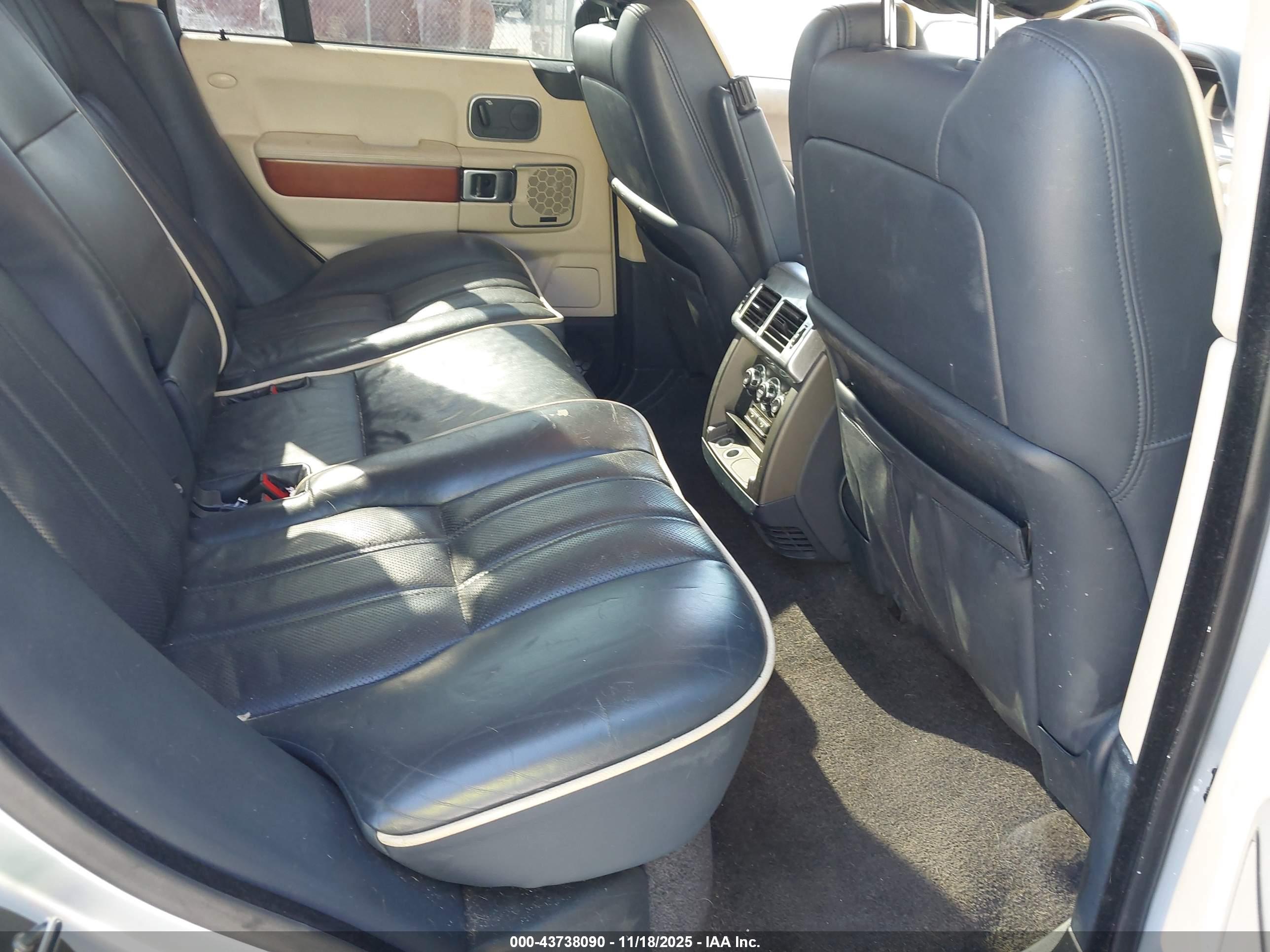 LAND ROVER image 8