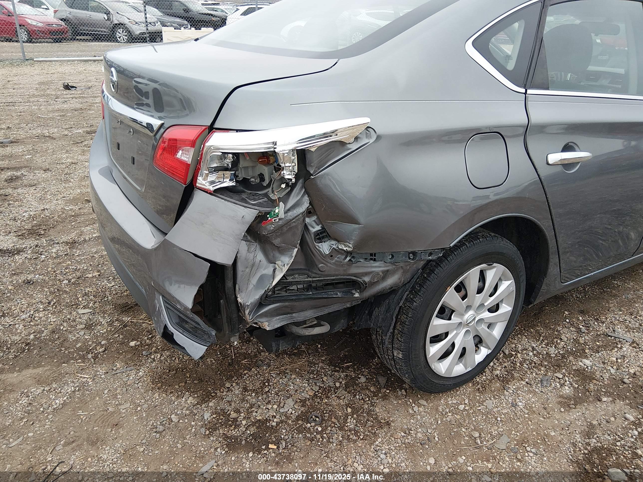NISSAN SENTRA image 6