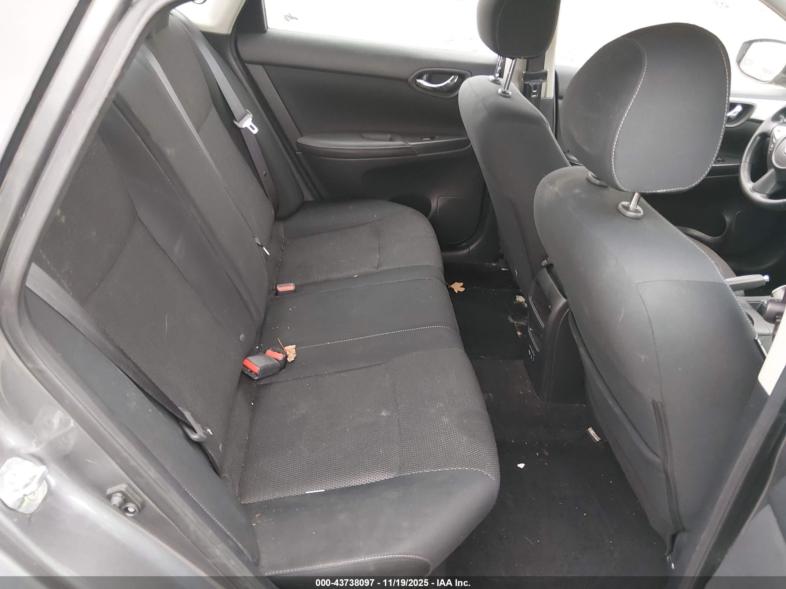 NISSAN SENTRA image 8