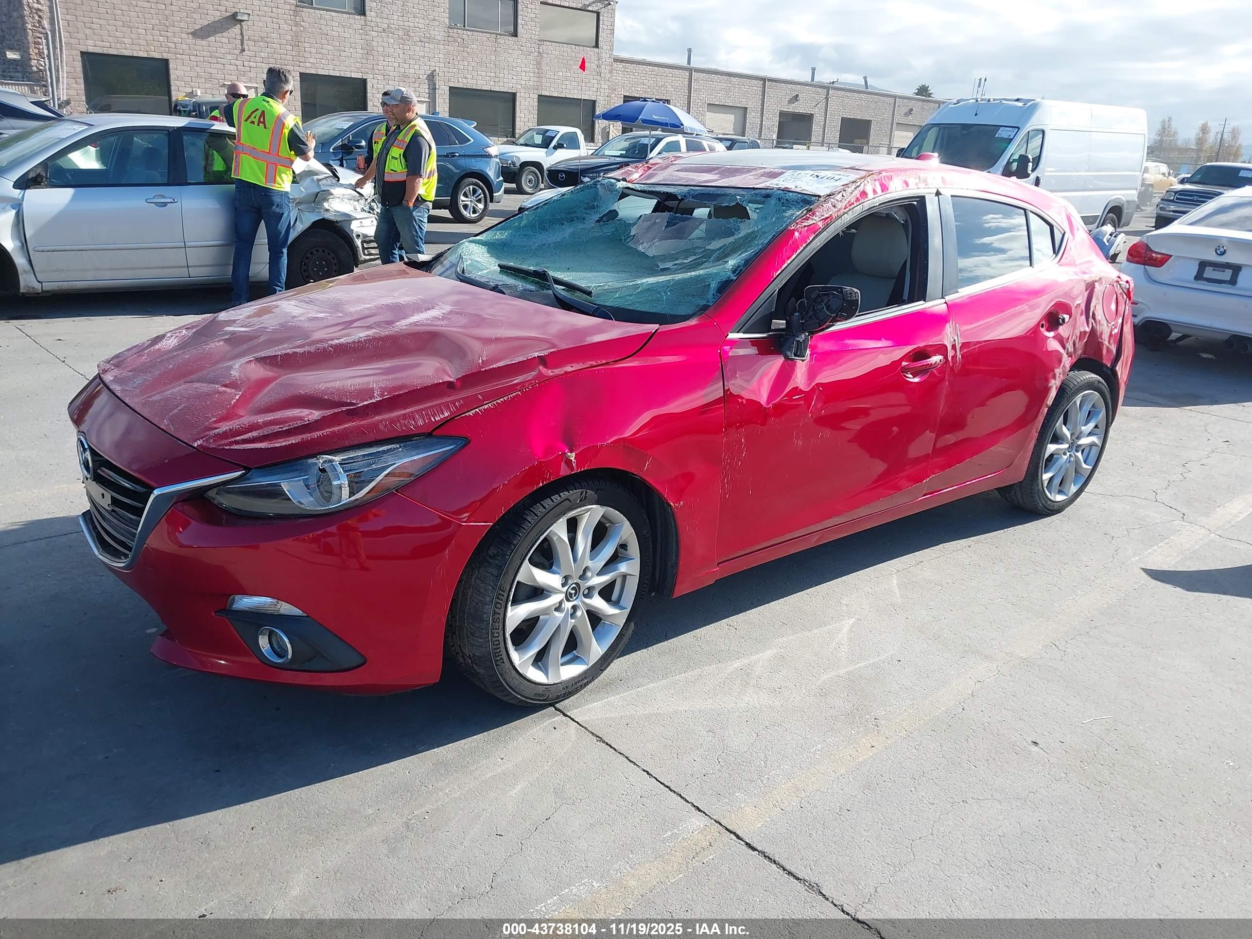 MAZDA MAZDA3 image 2