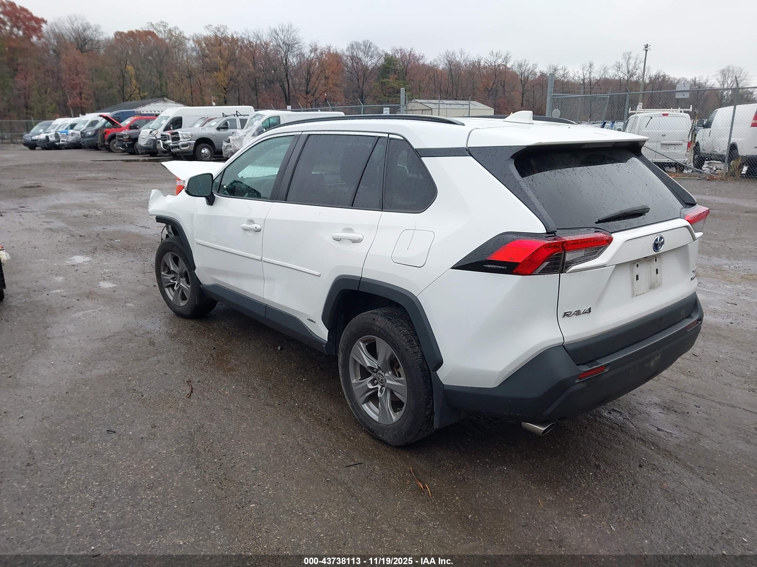 TOYOTA RAV4 image 3
