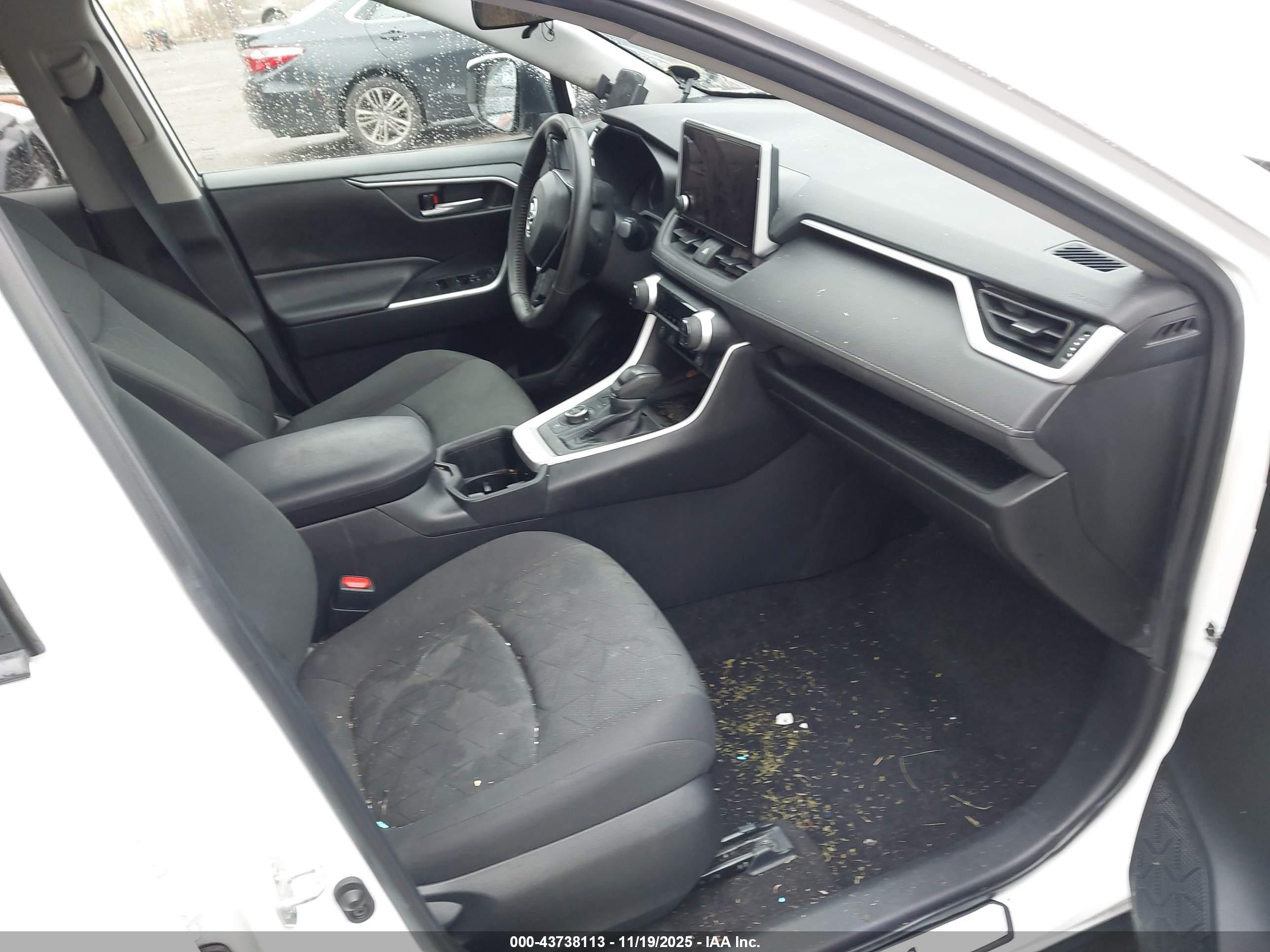 TOYOTA RAV4 image 5