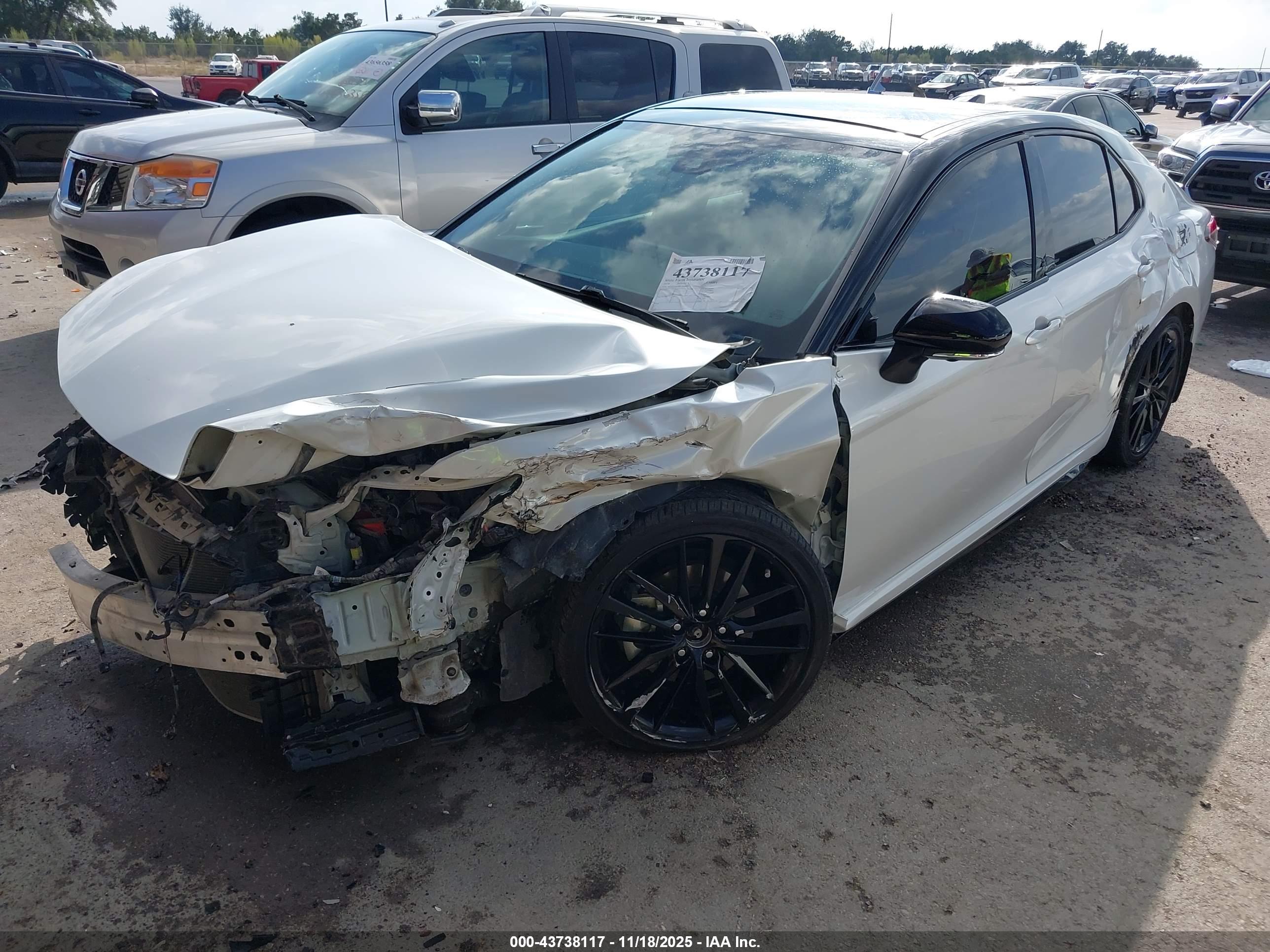TOYOTA CAMRY image 2
