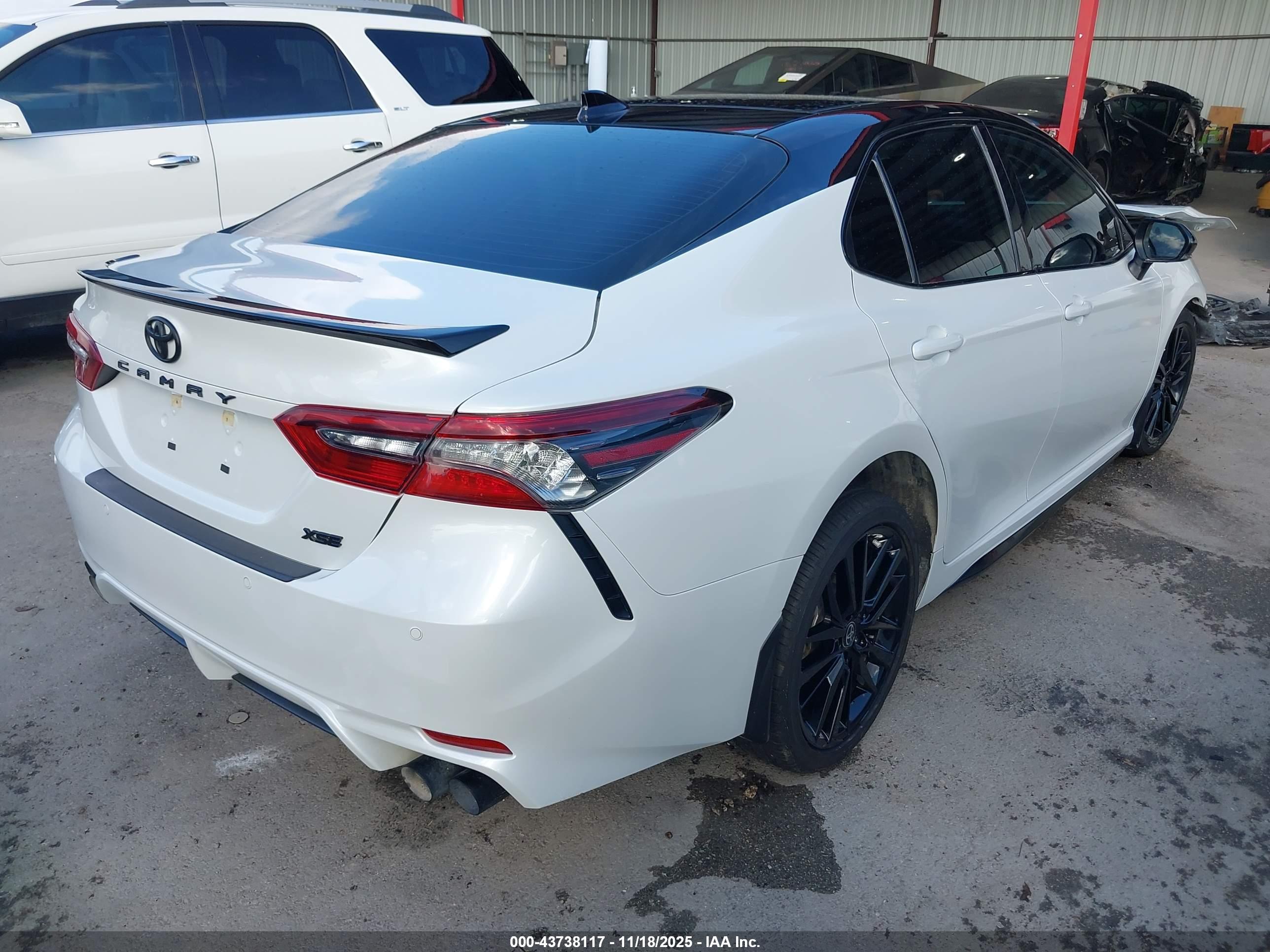 TOYOTA CAMRY image 4