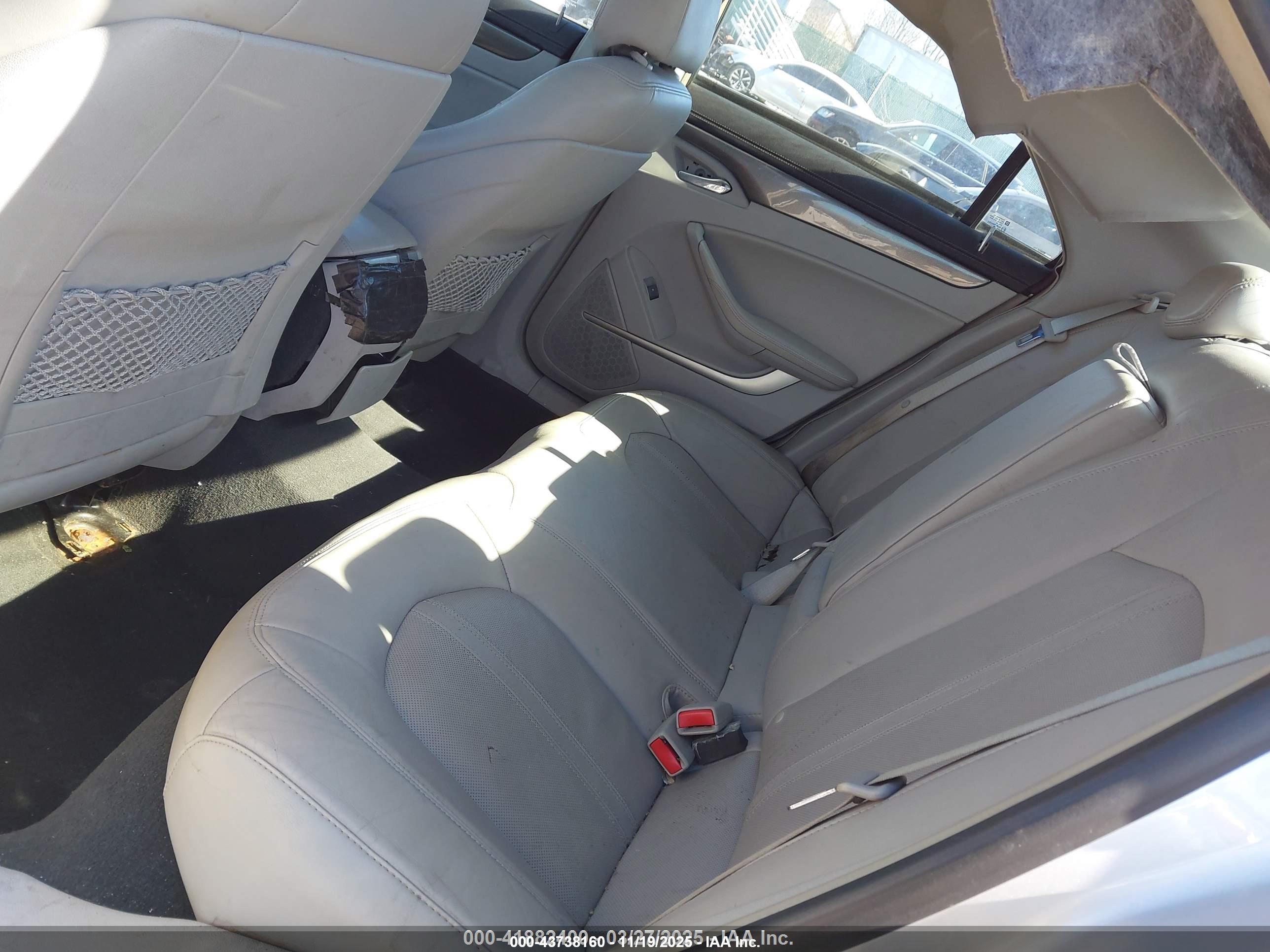 CADILLAC CTS image 8
