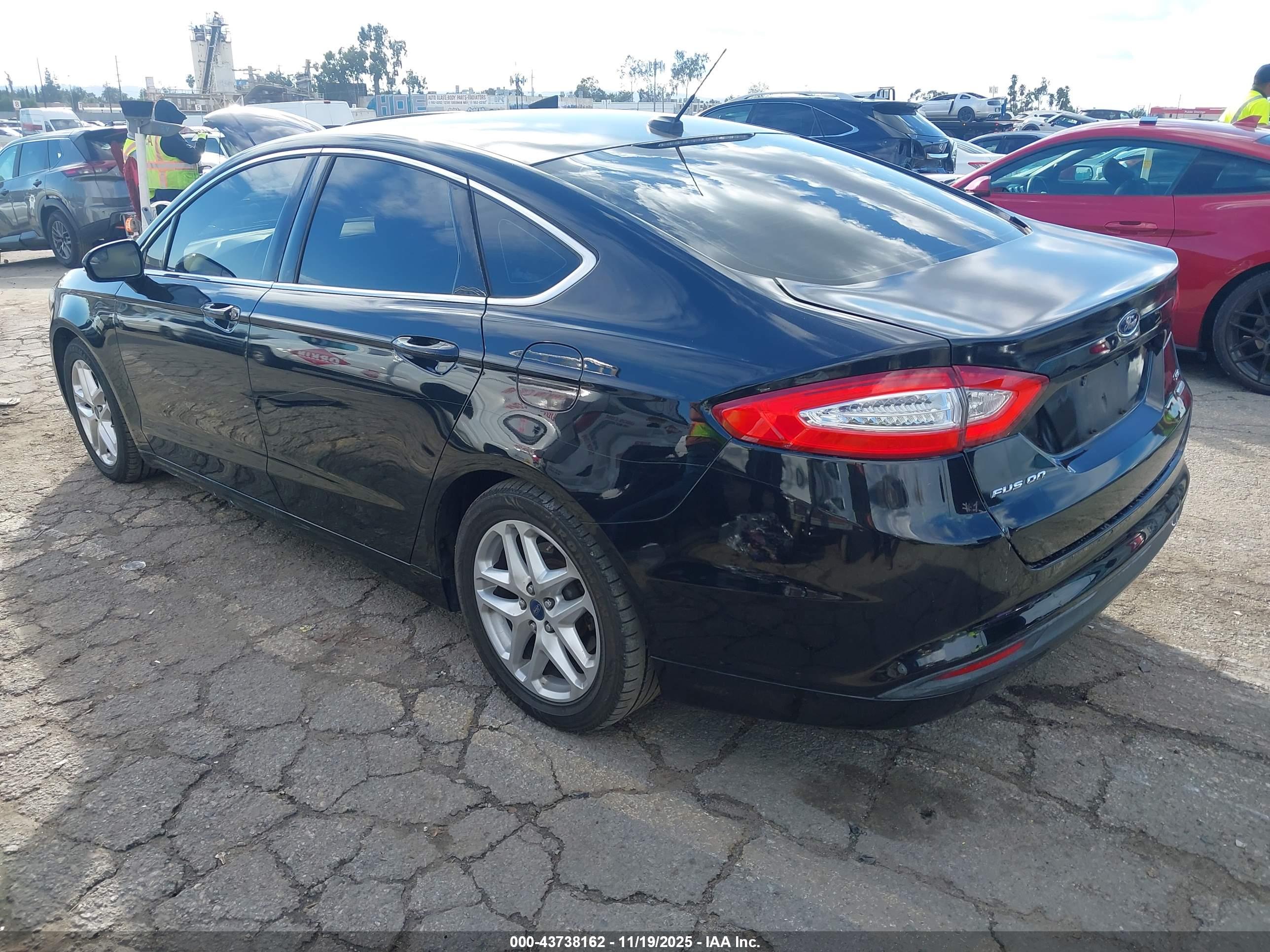 FORD FUSION image 3