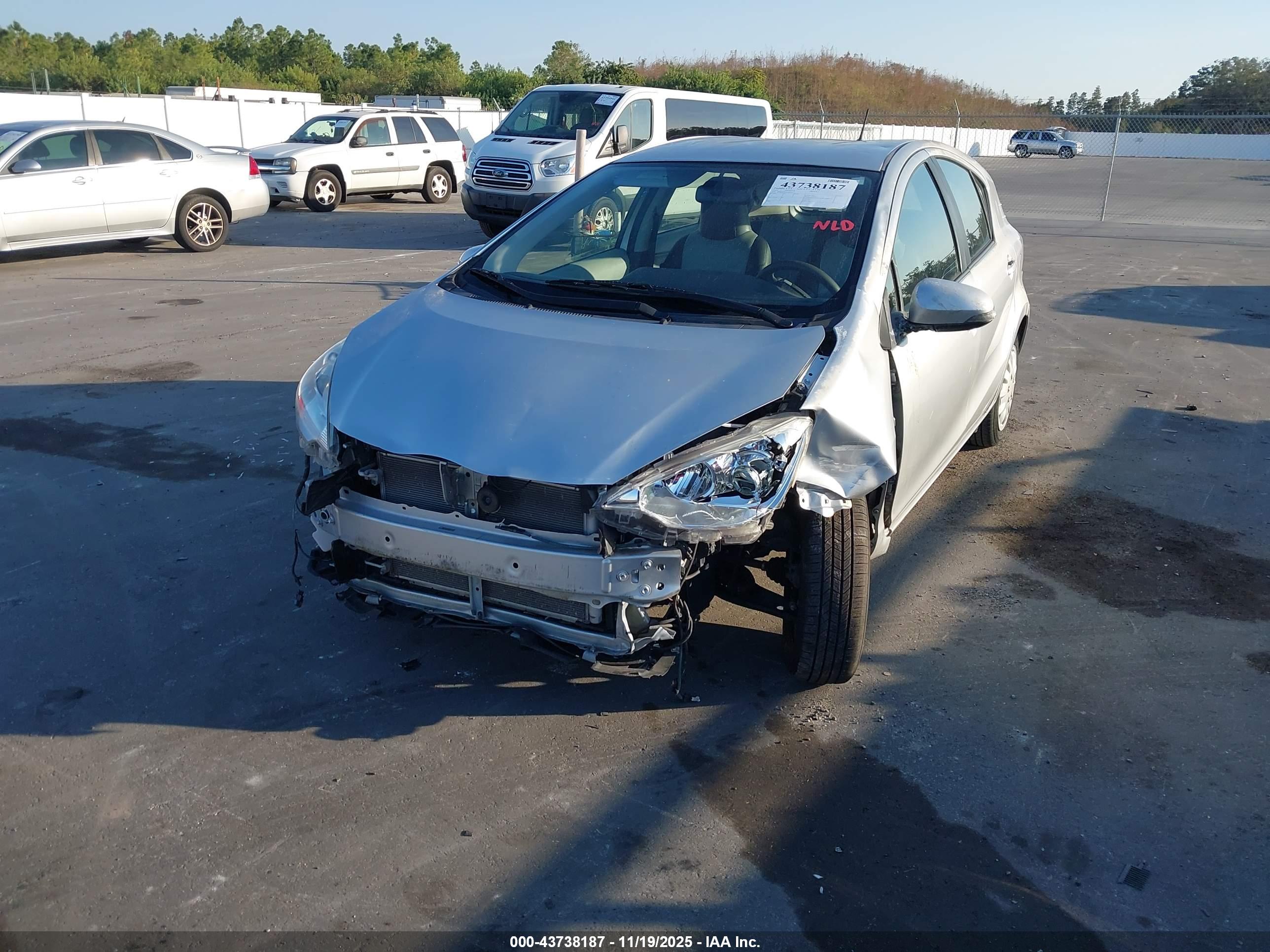 TOYOTA PRIUS image 2