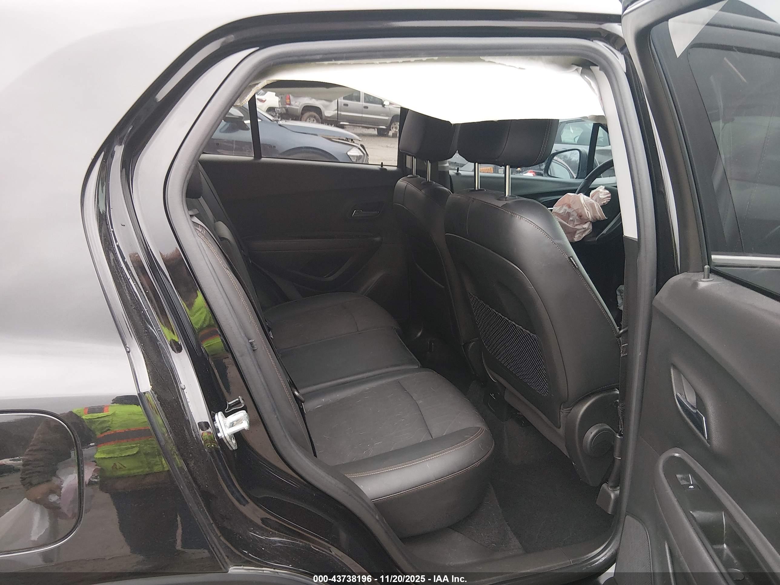 CHEVROLET TRAX image 8