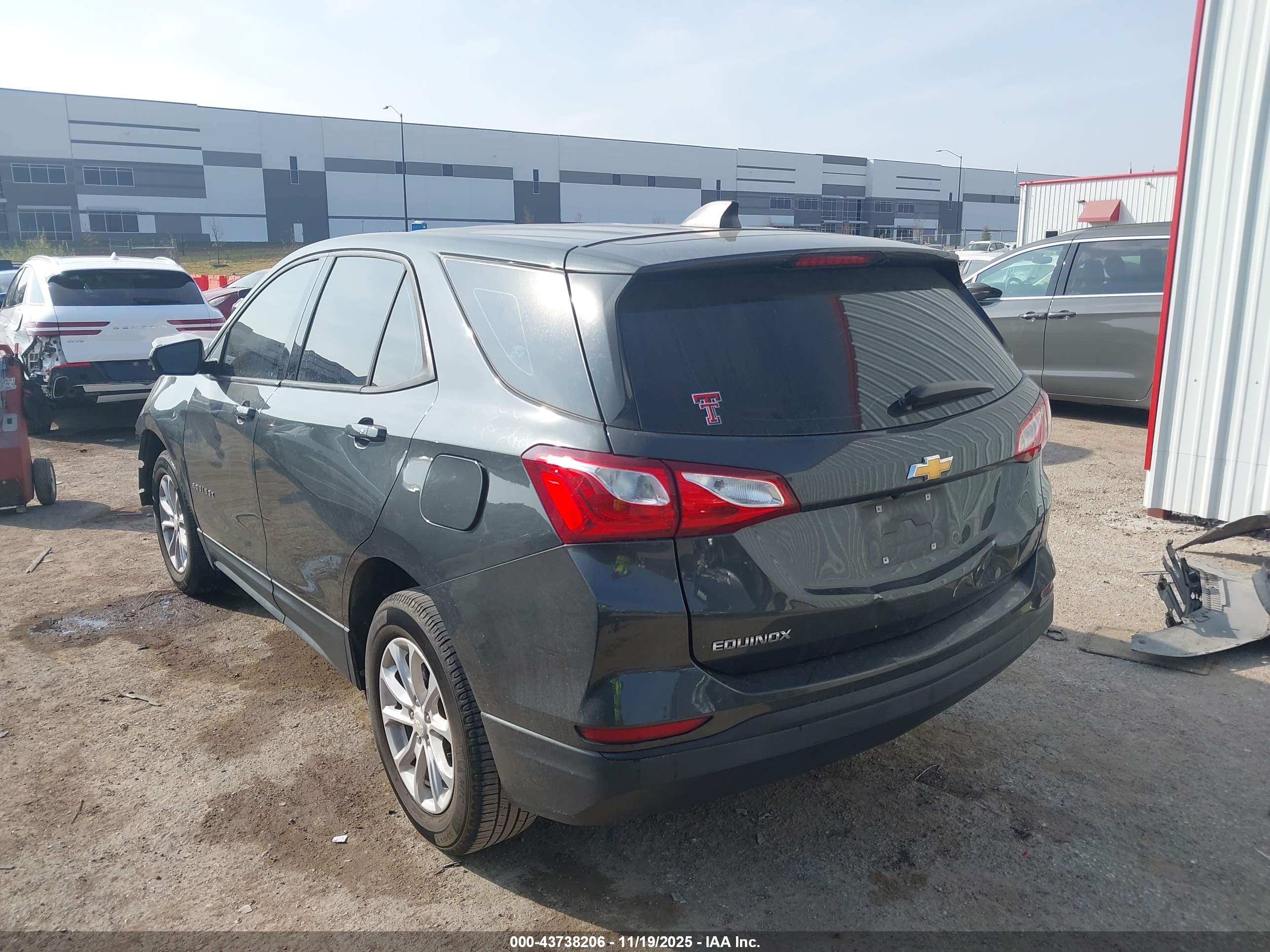 CHEVROLET EQUINOX image 3