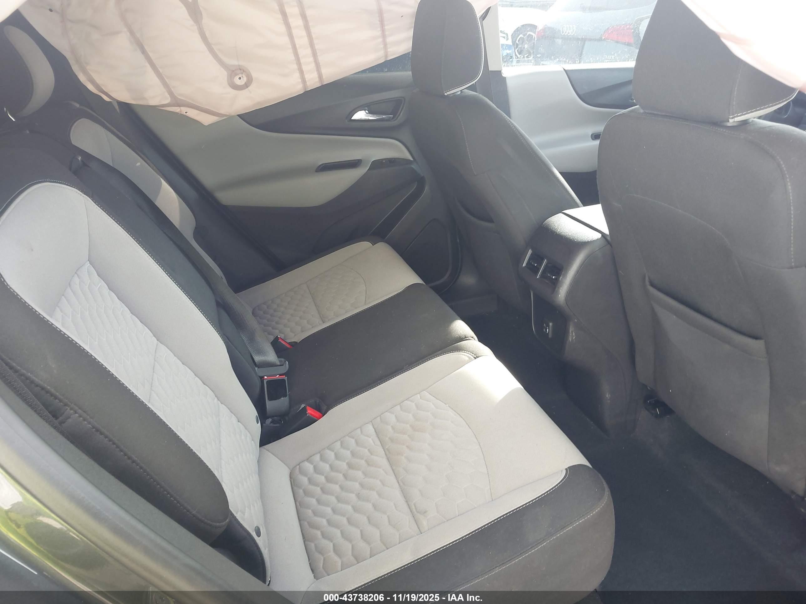 CHEVROLET EQUINOX image 8