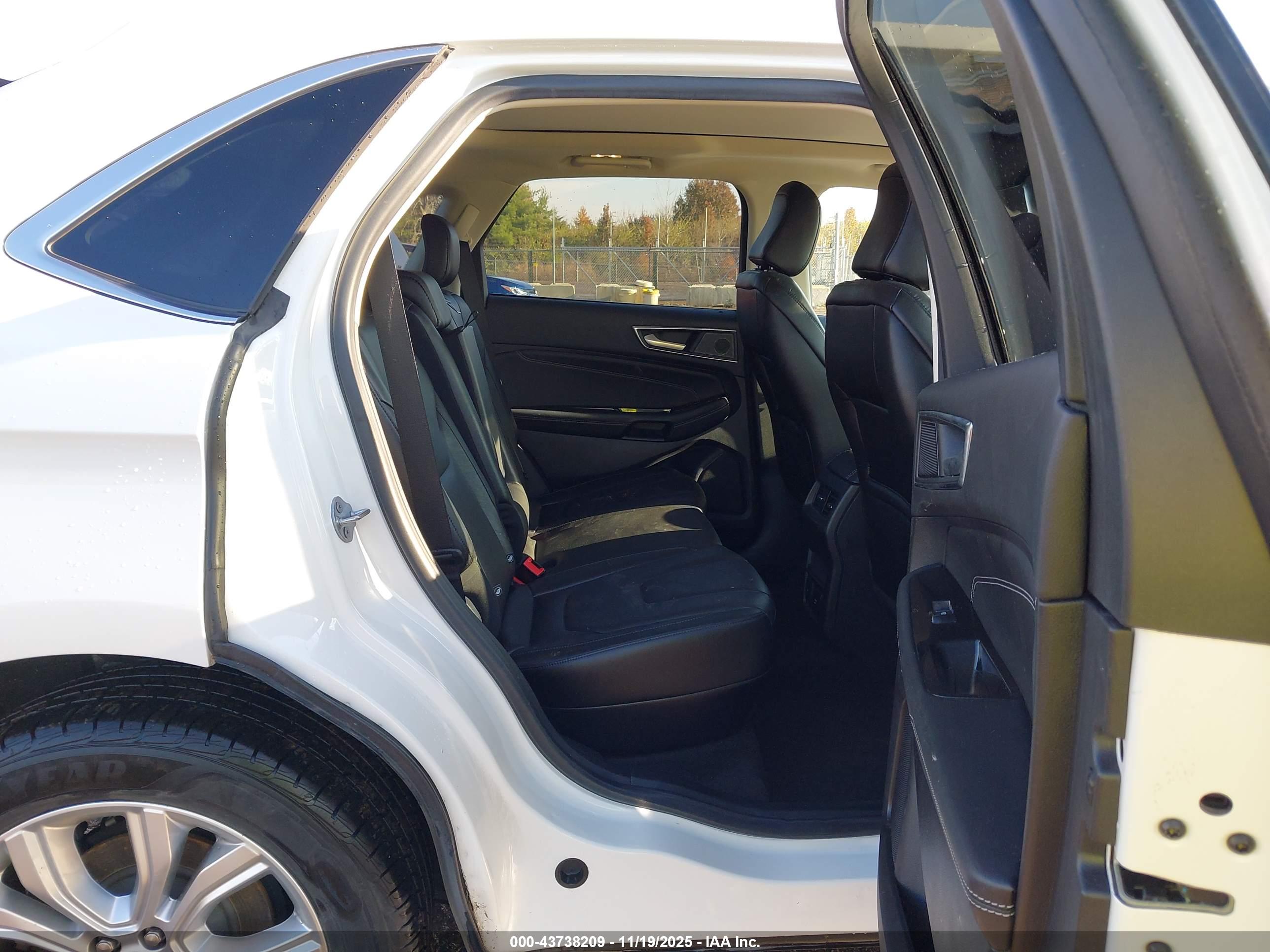 FORD EDGE image 8
