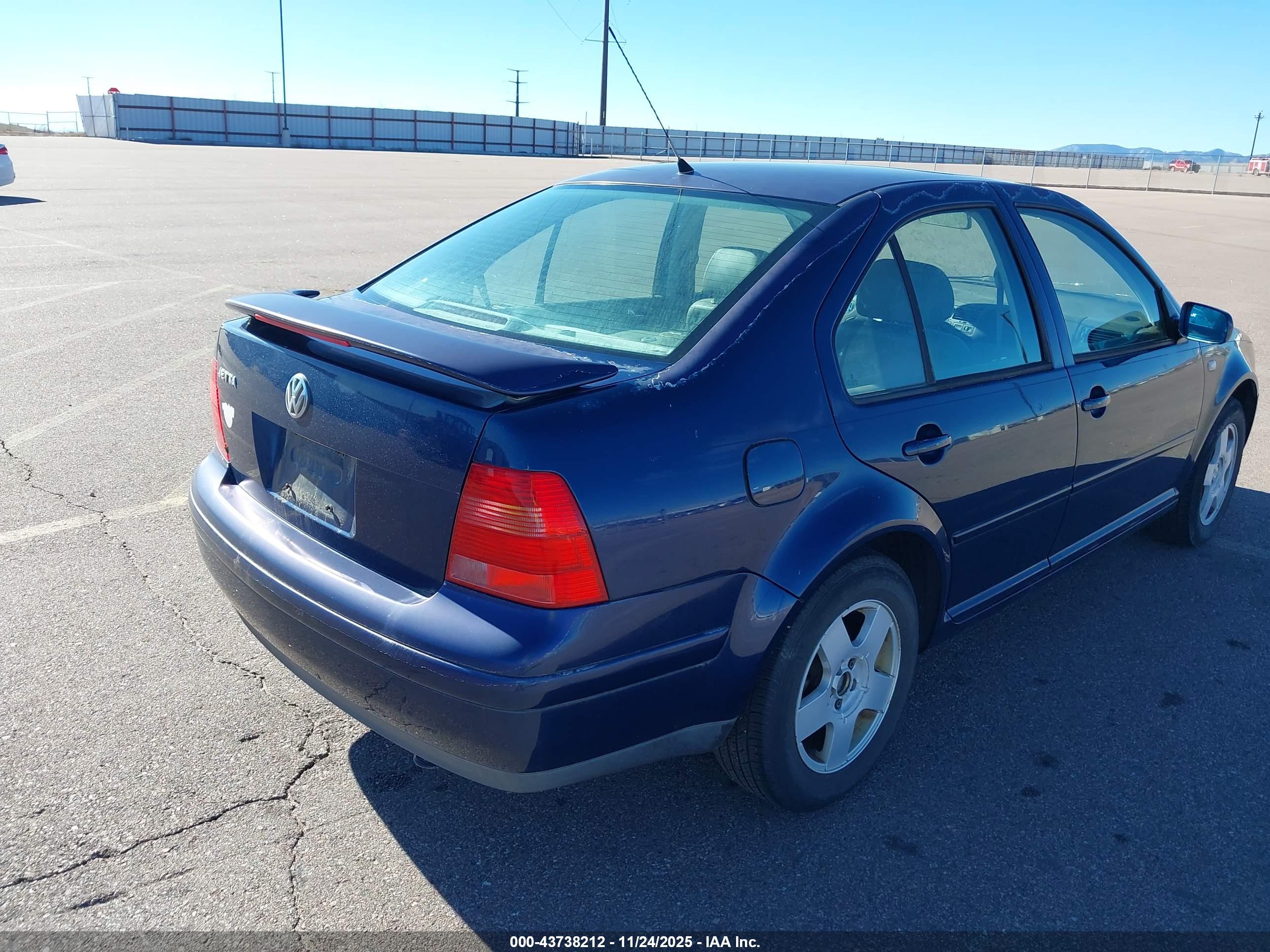 VOLKSWAGEN JETTA image 4