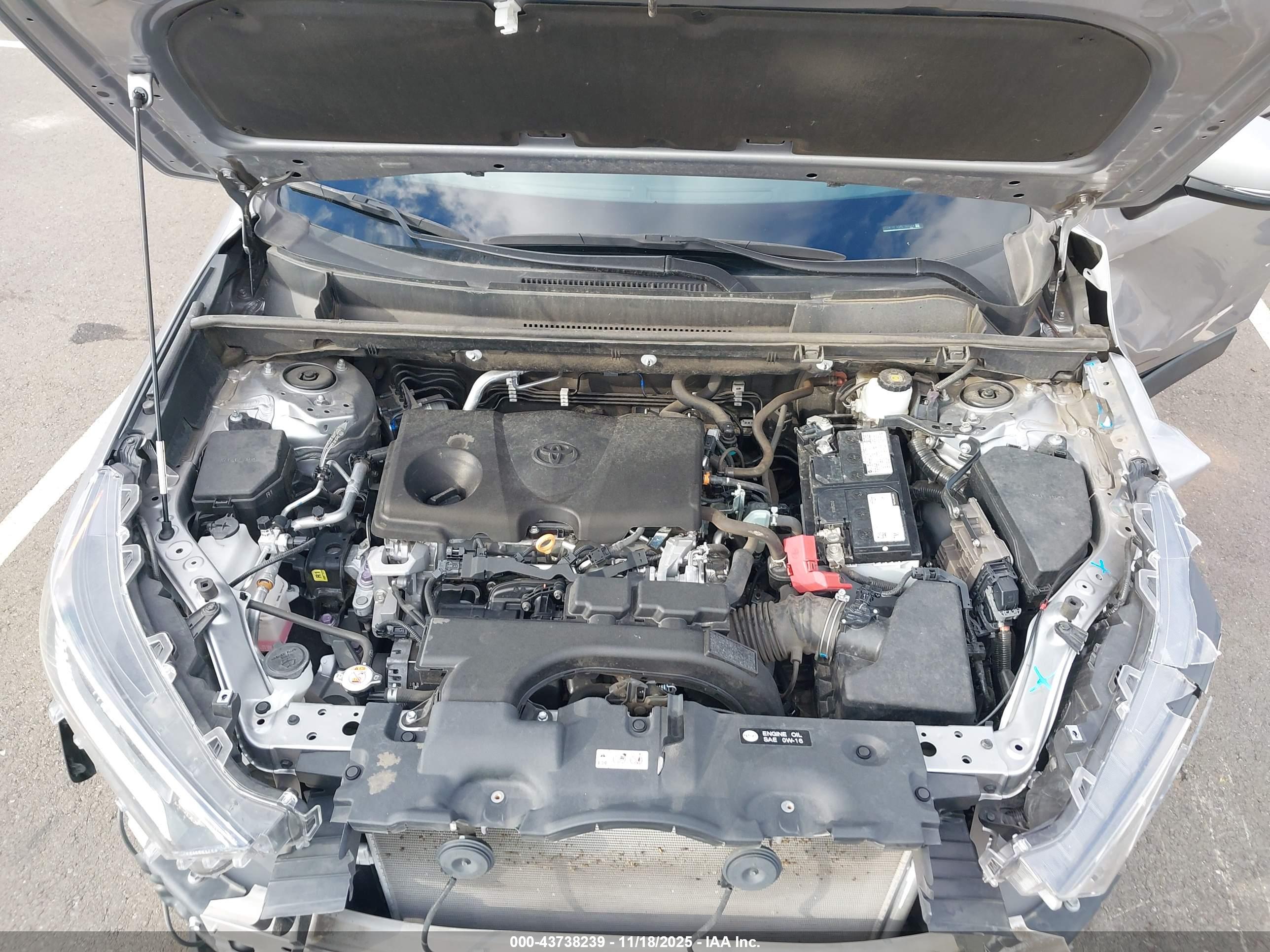 TOYOTA RAV4 image 10