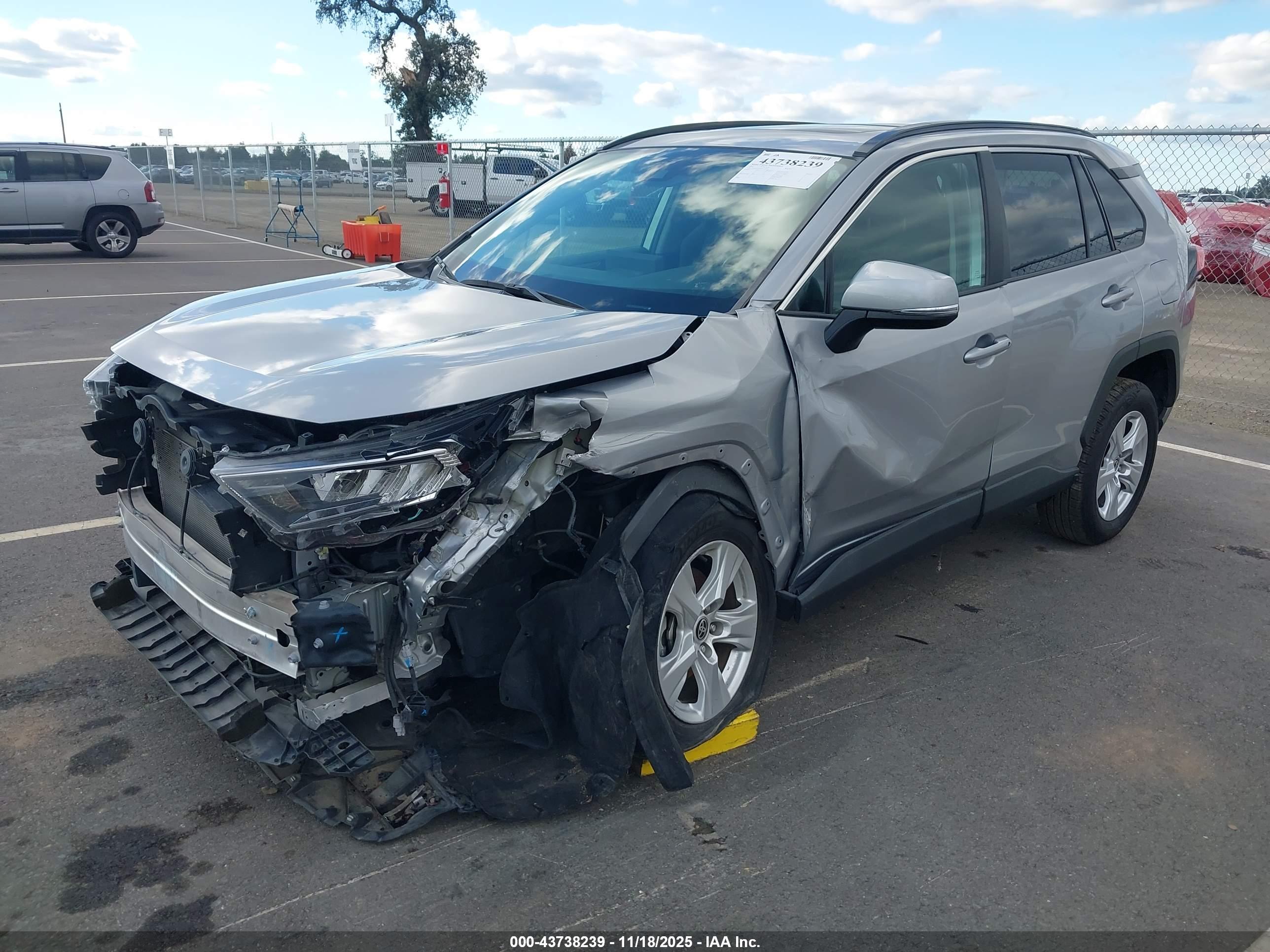 TOYOTA RAV4 image 2
