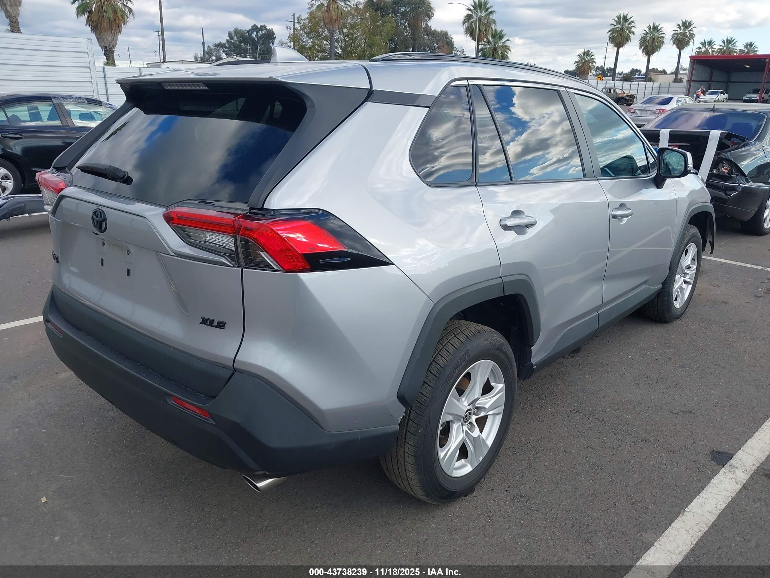 TOYOTA RAV4 image 4