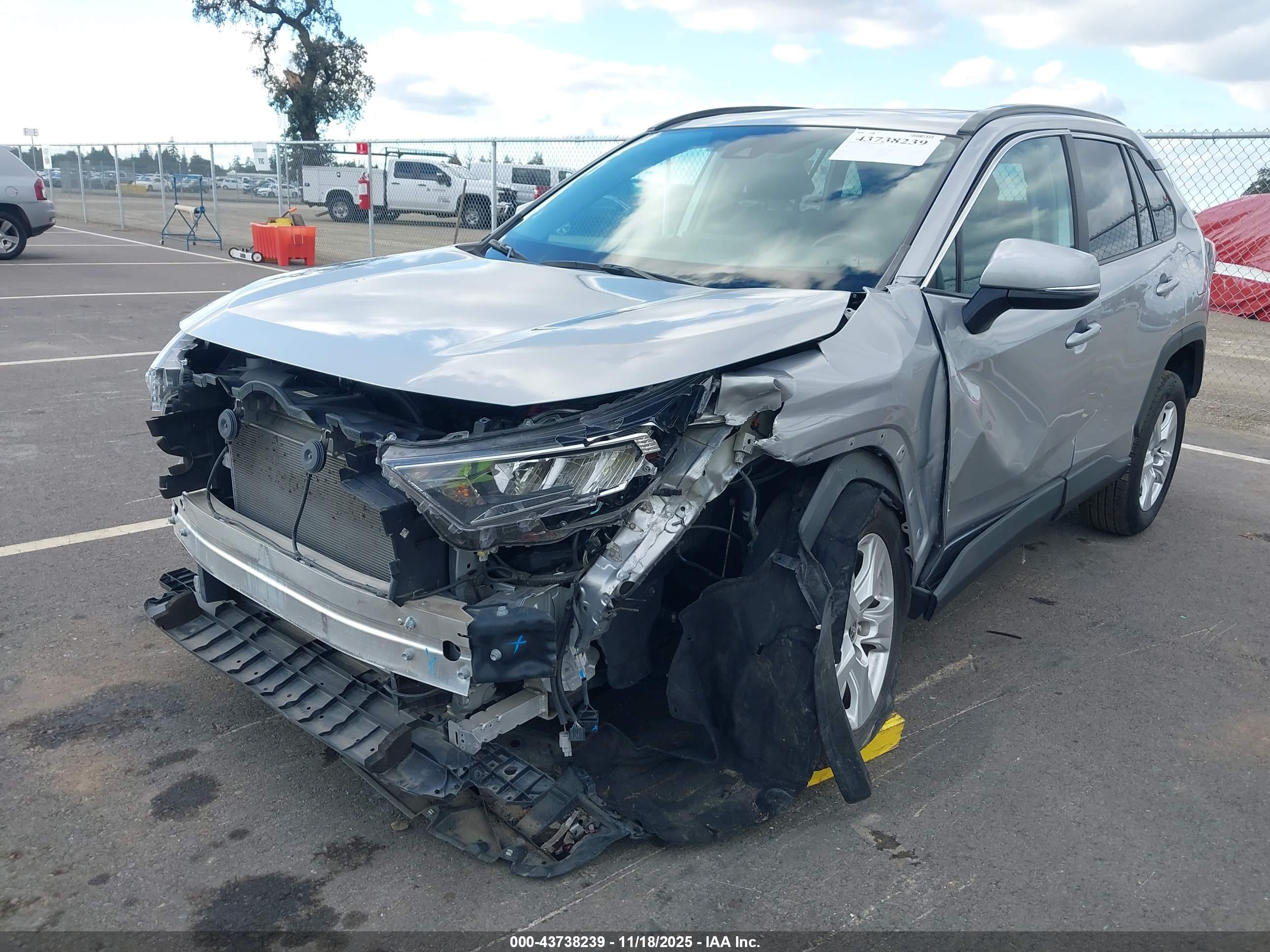 TOYOTA RAV4 image 6