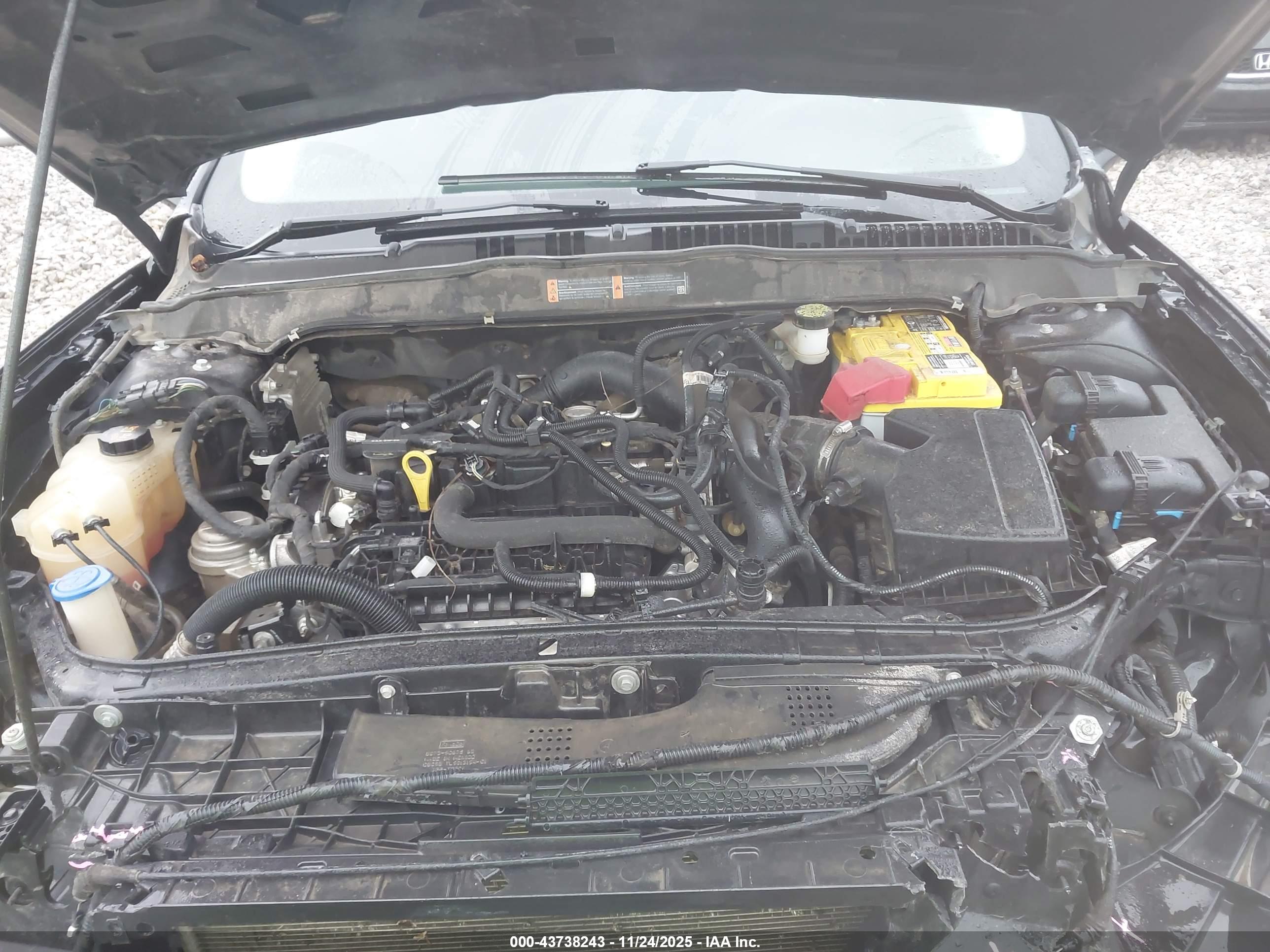 FORD FUSION image 10
