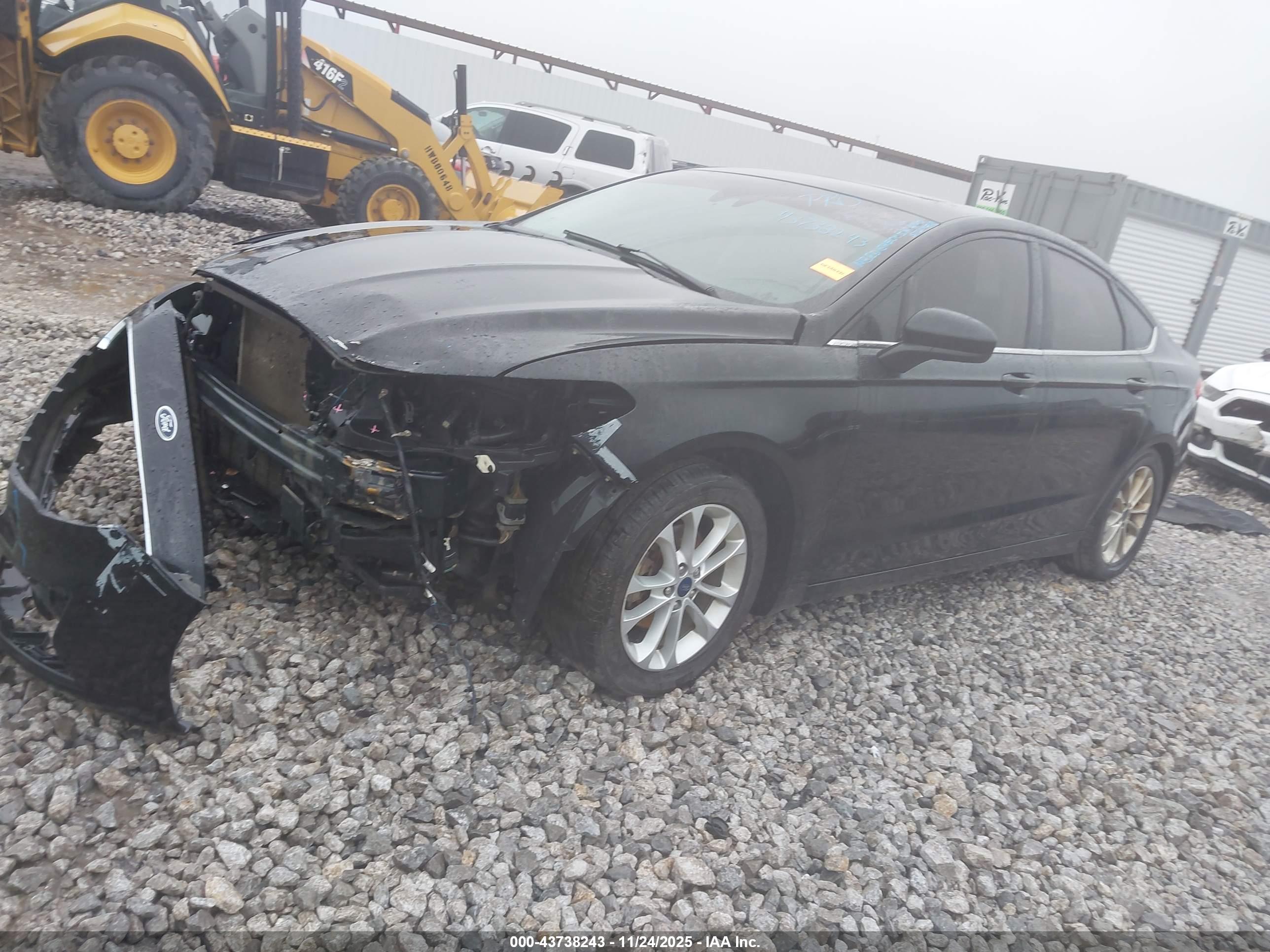 FORD FUSION image 2