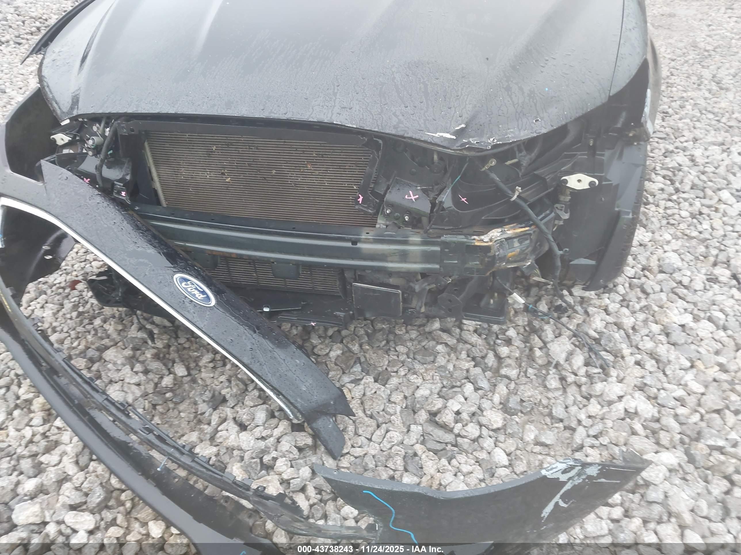 FORD FUSION image 6