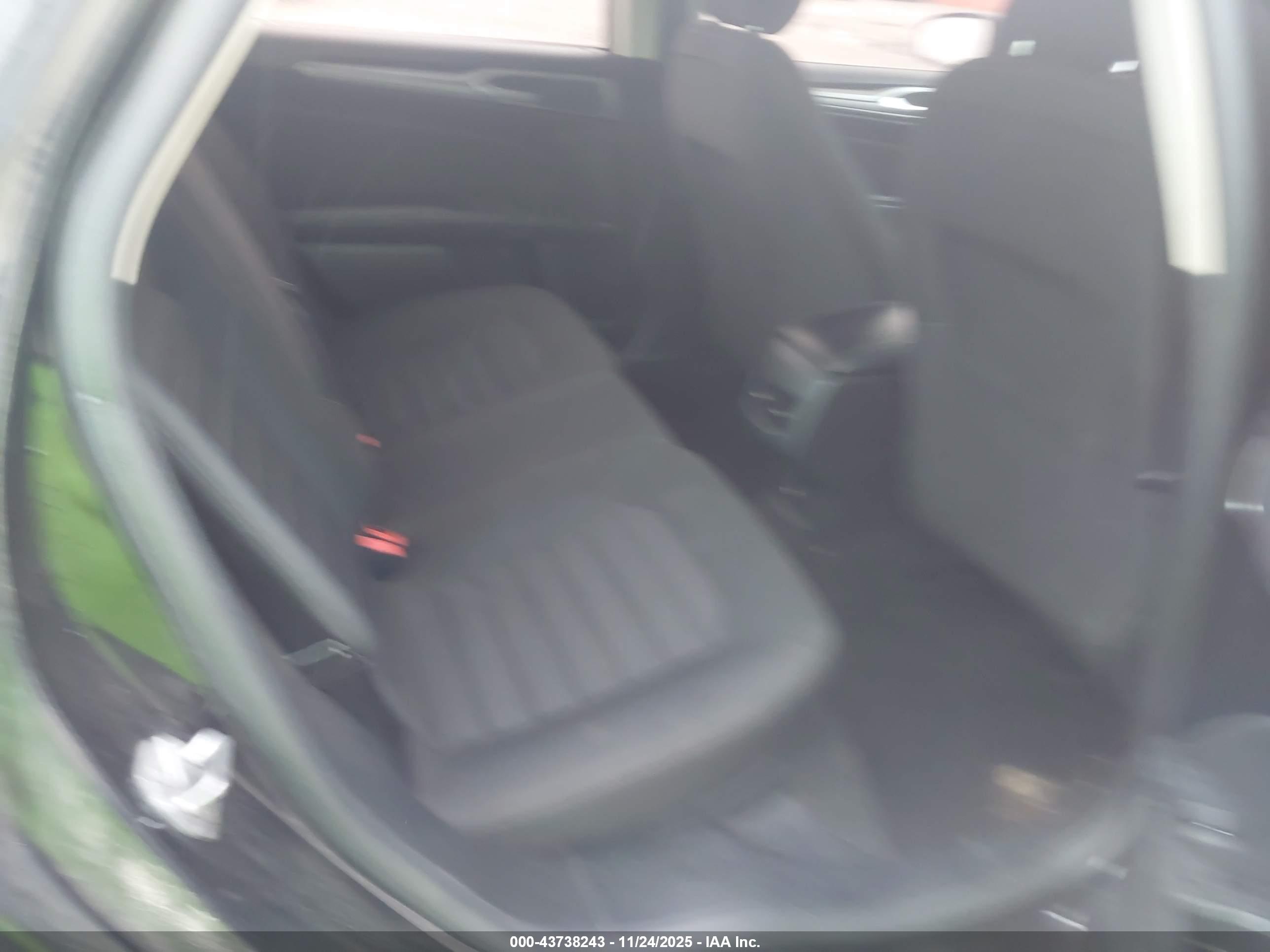 FORD FUSION image 8