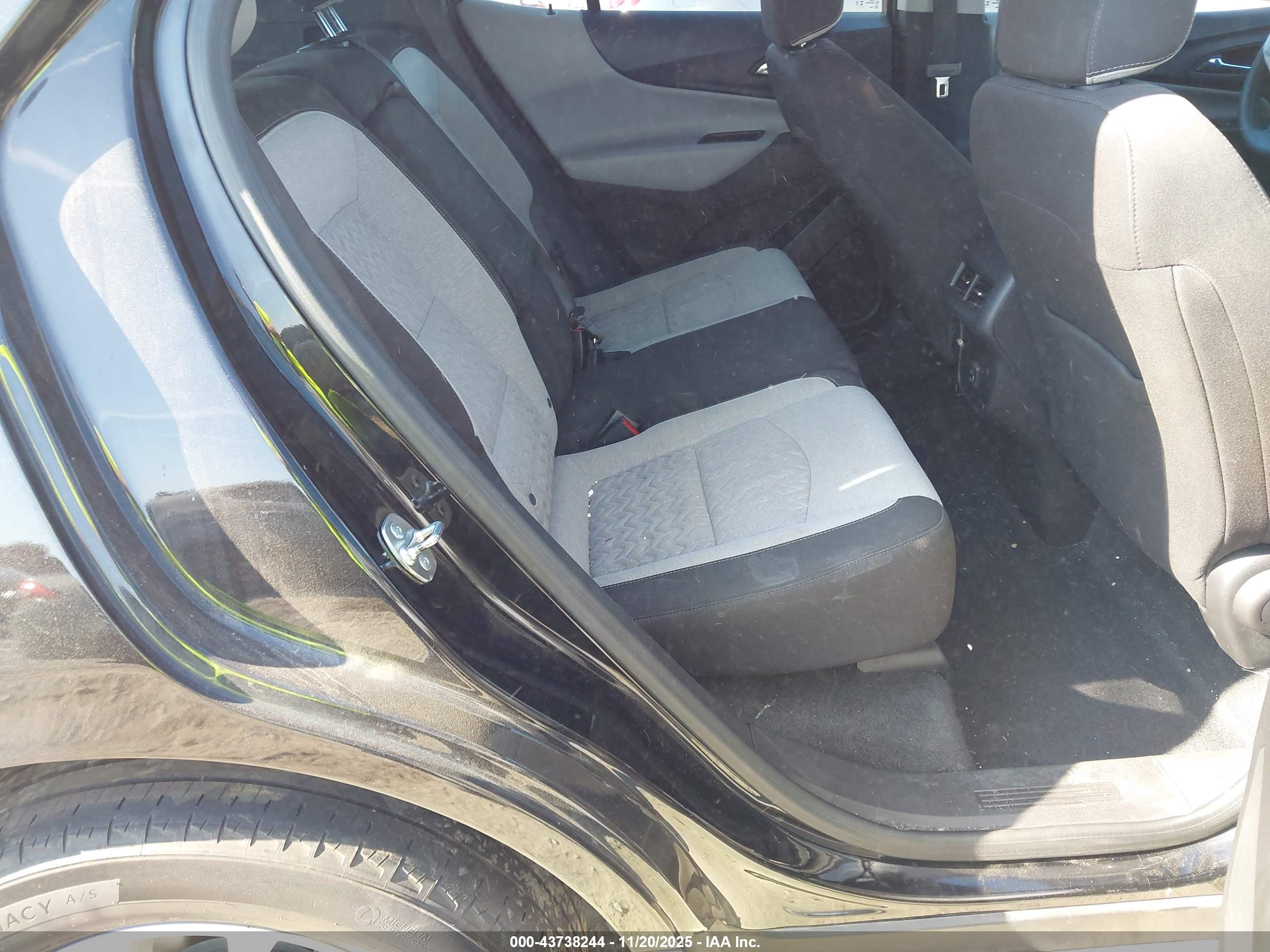 CHEVROLET EQUINOX image 8