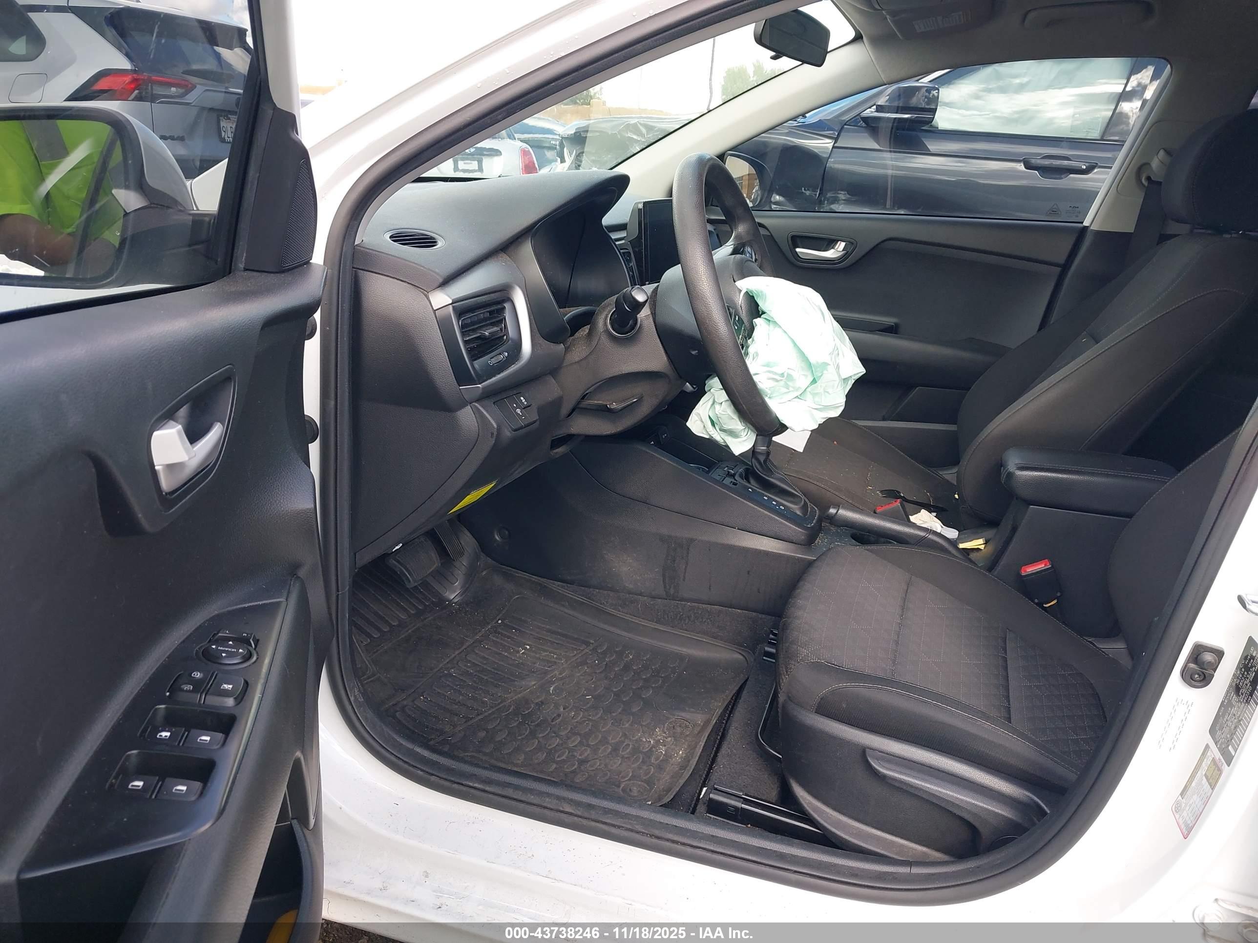 KIA RIO image 5