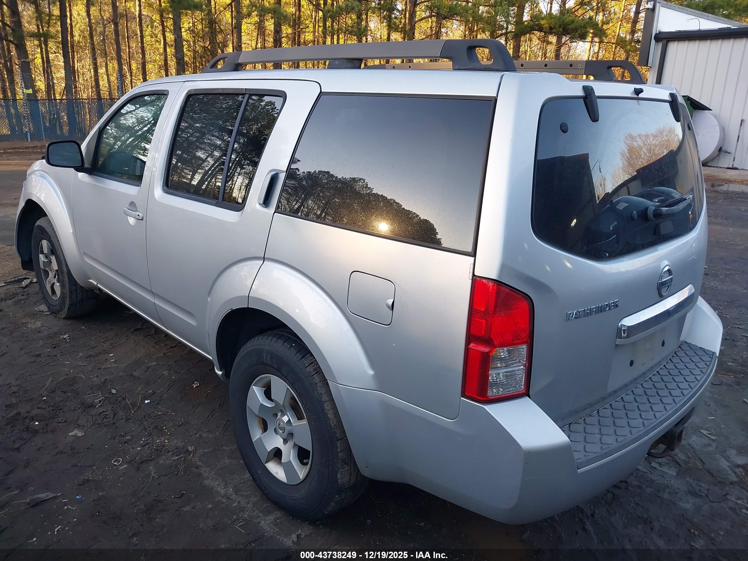 NISSAN PATHFINDER image 3