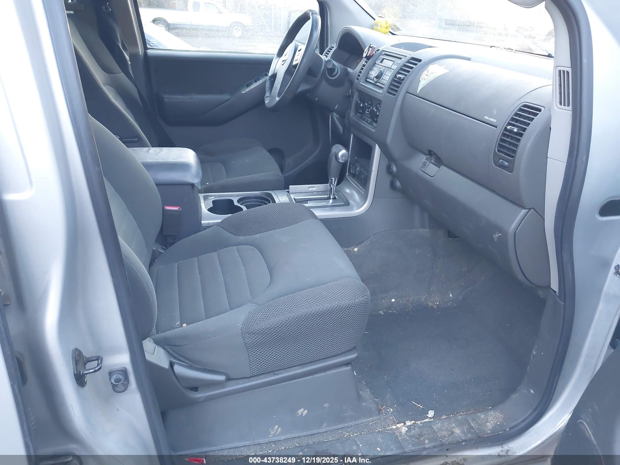 NISSAN PATHFINDER image 5