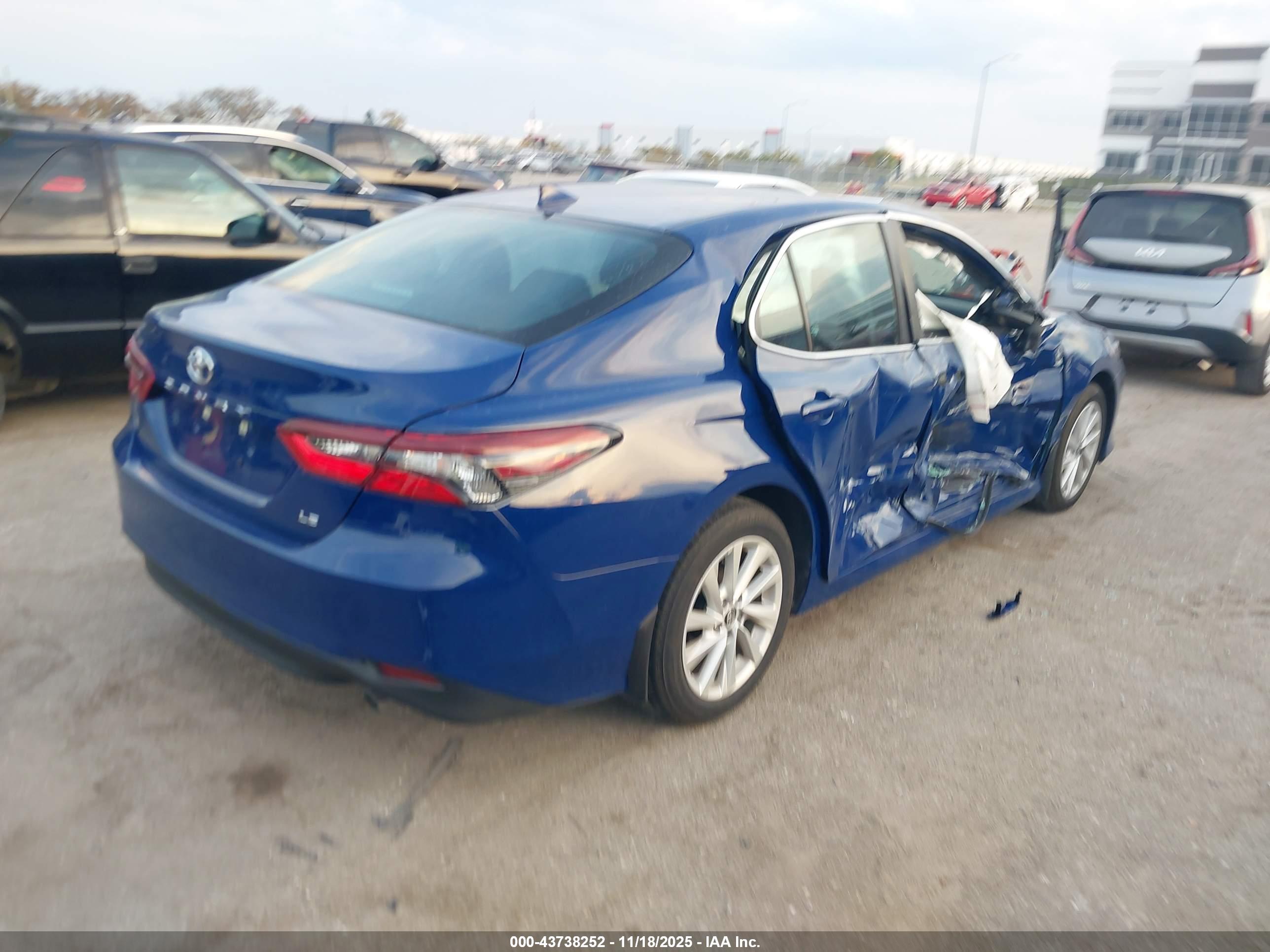 TOYOTA CAMRY image 4