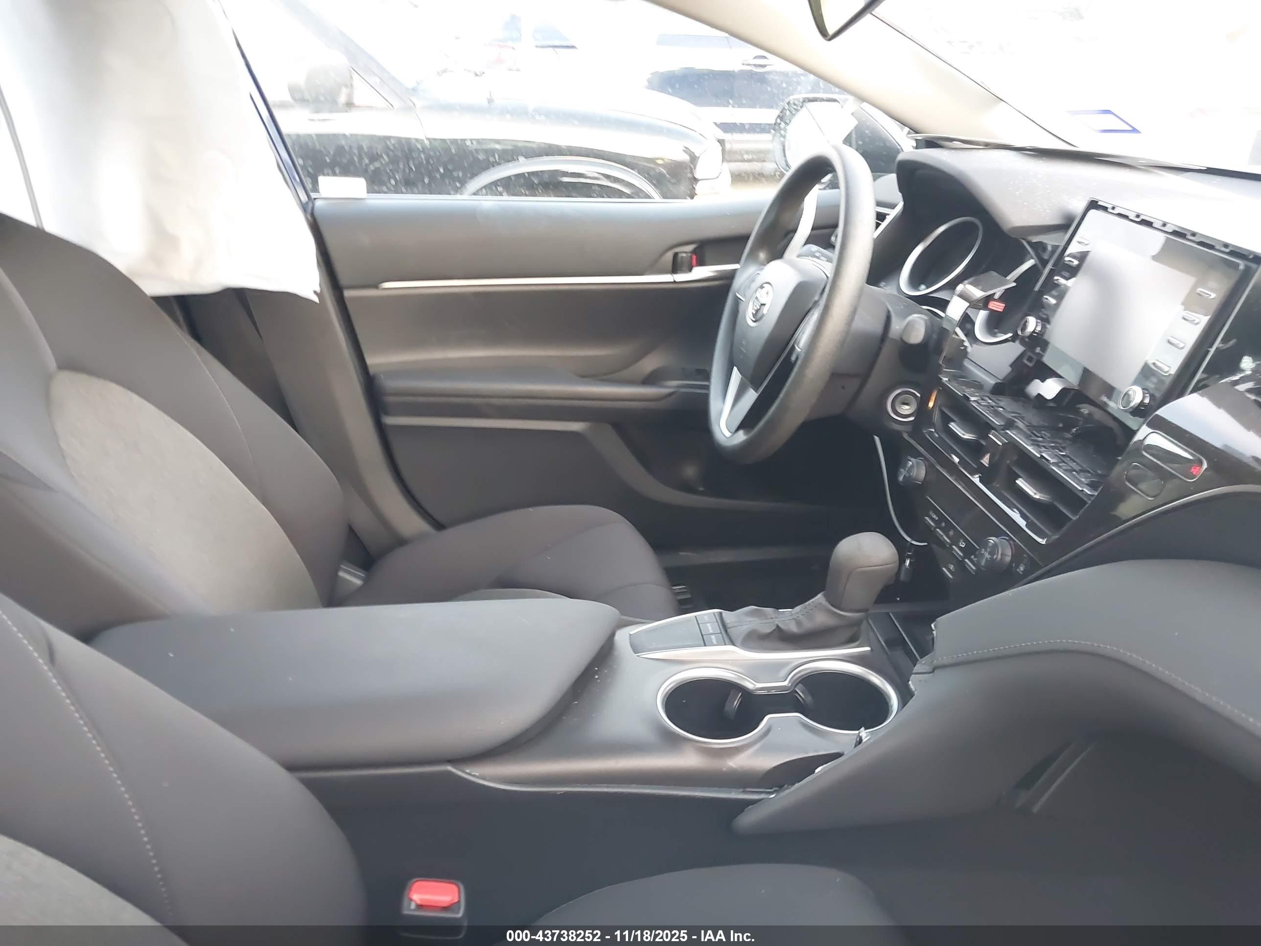 TOYOTA CAMRY image 5