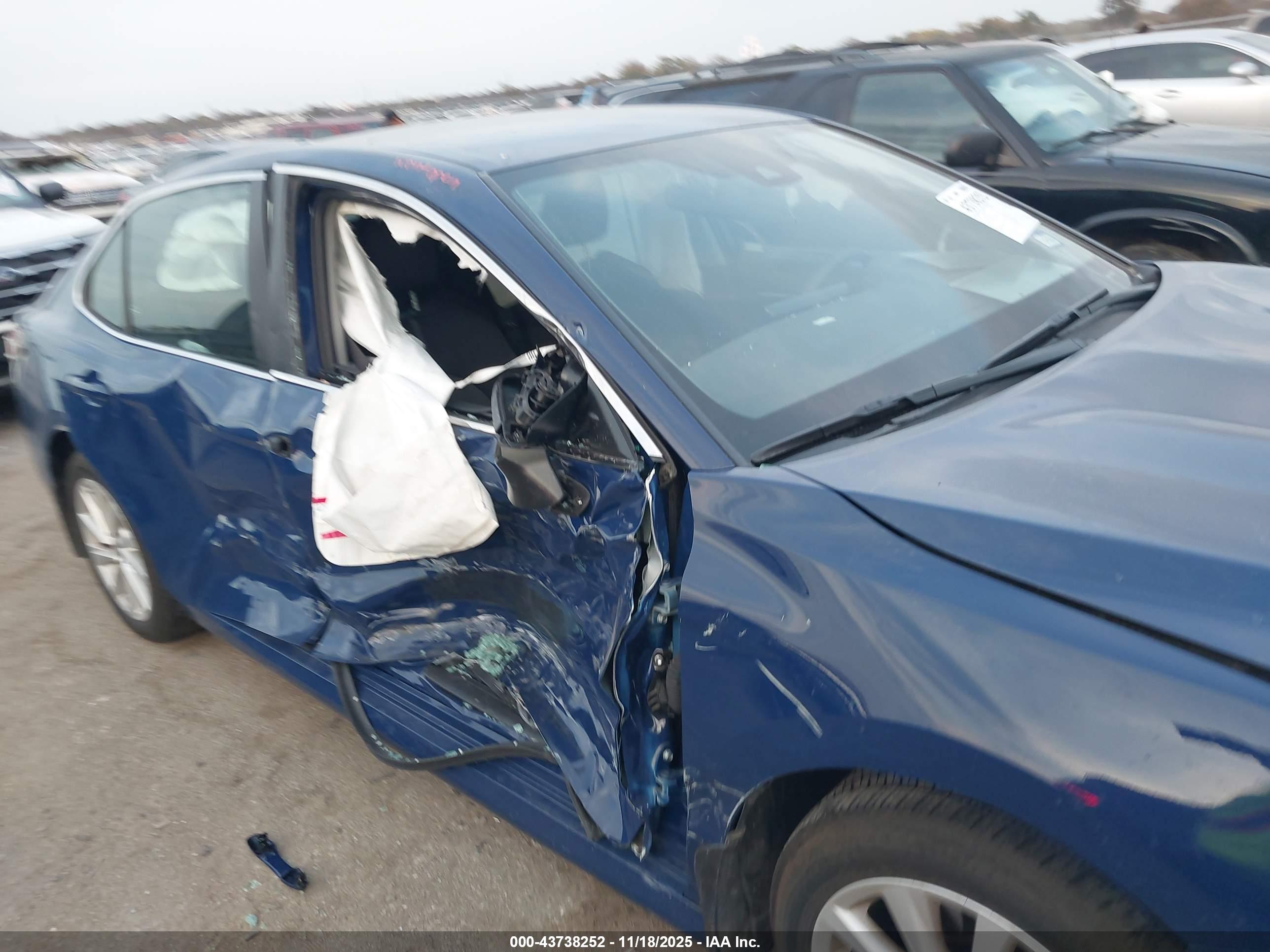 TOYOTA CAMRY image 6