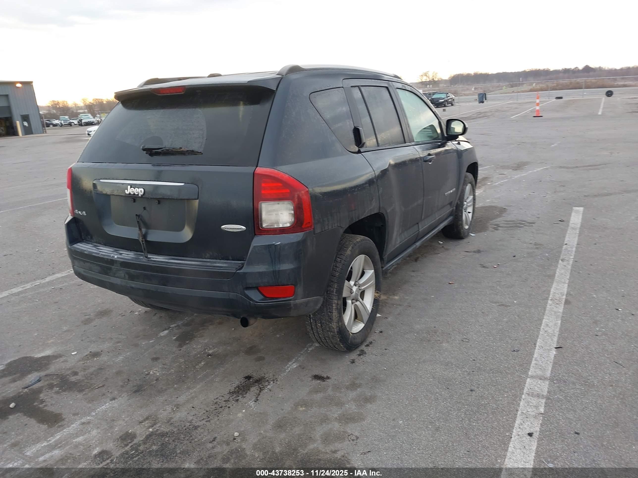 JEEP COMPASS image 4