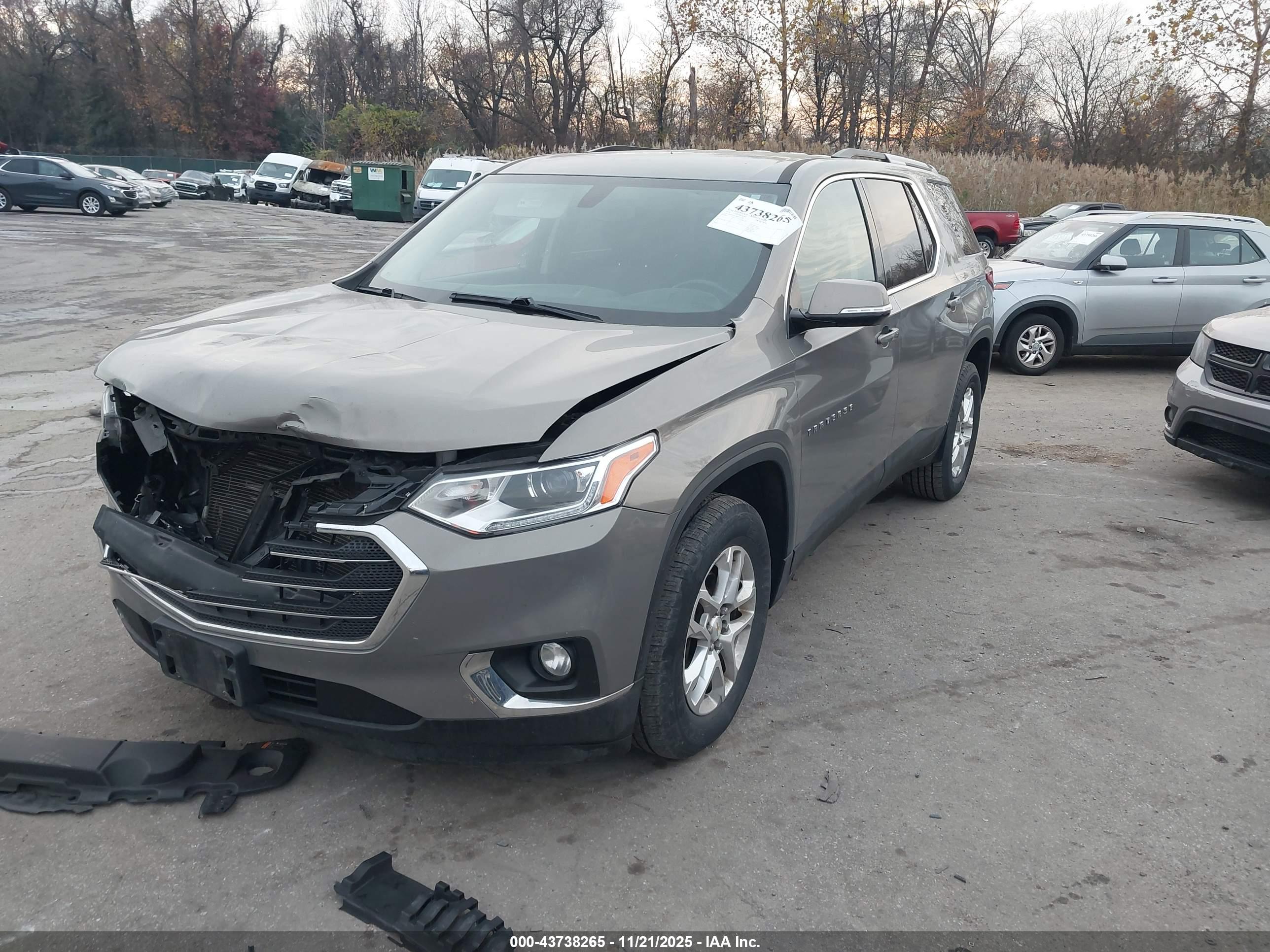 CHEVROLET TRAVERSE image 2
