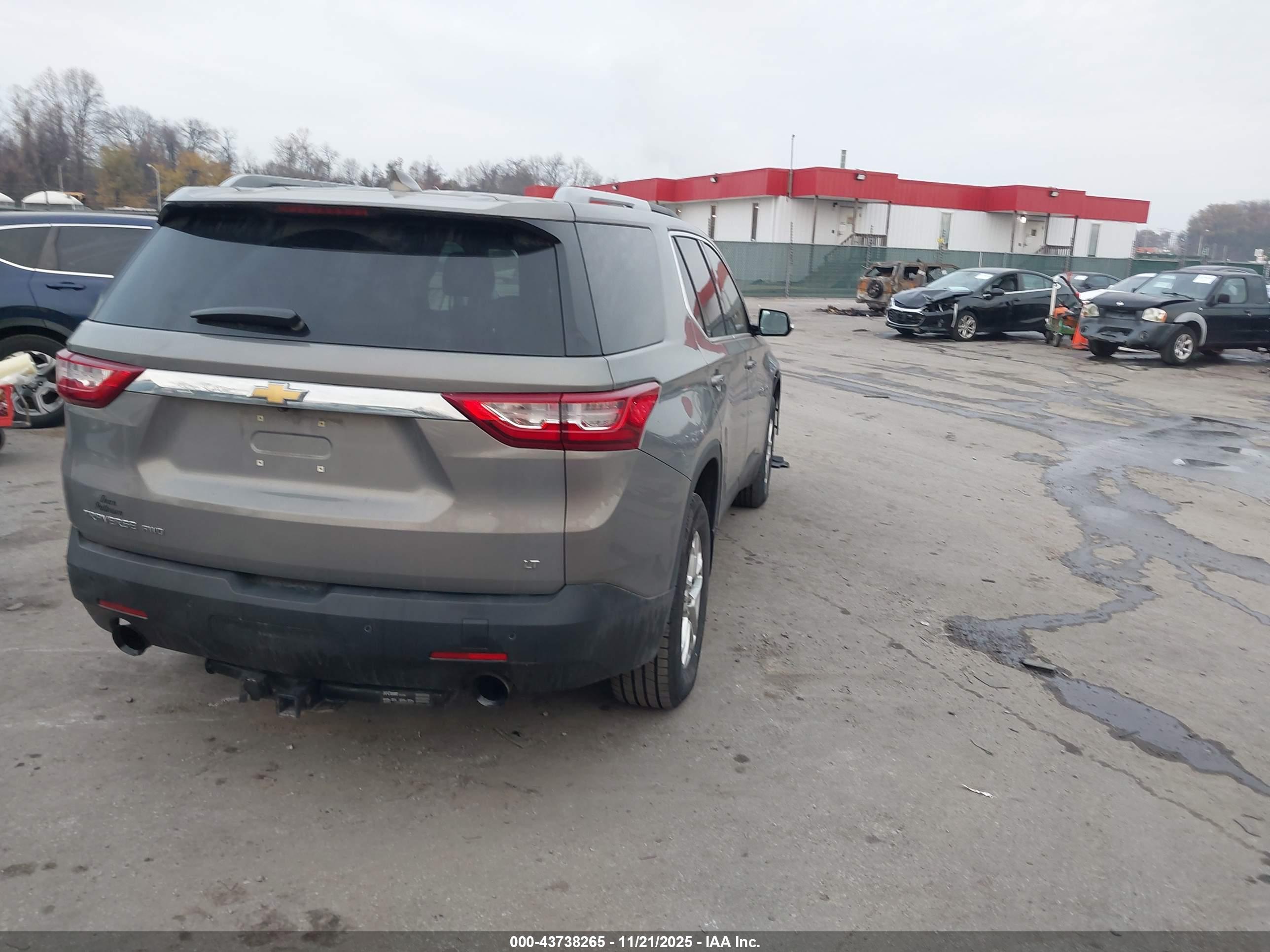 CHEVROLET TRAVERSE image 4