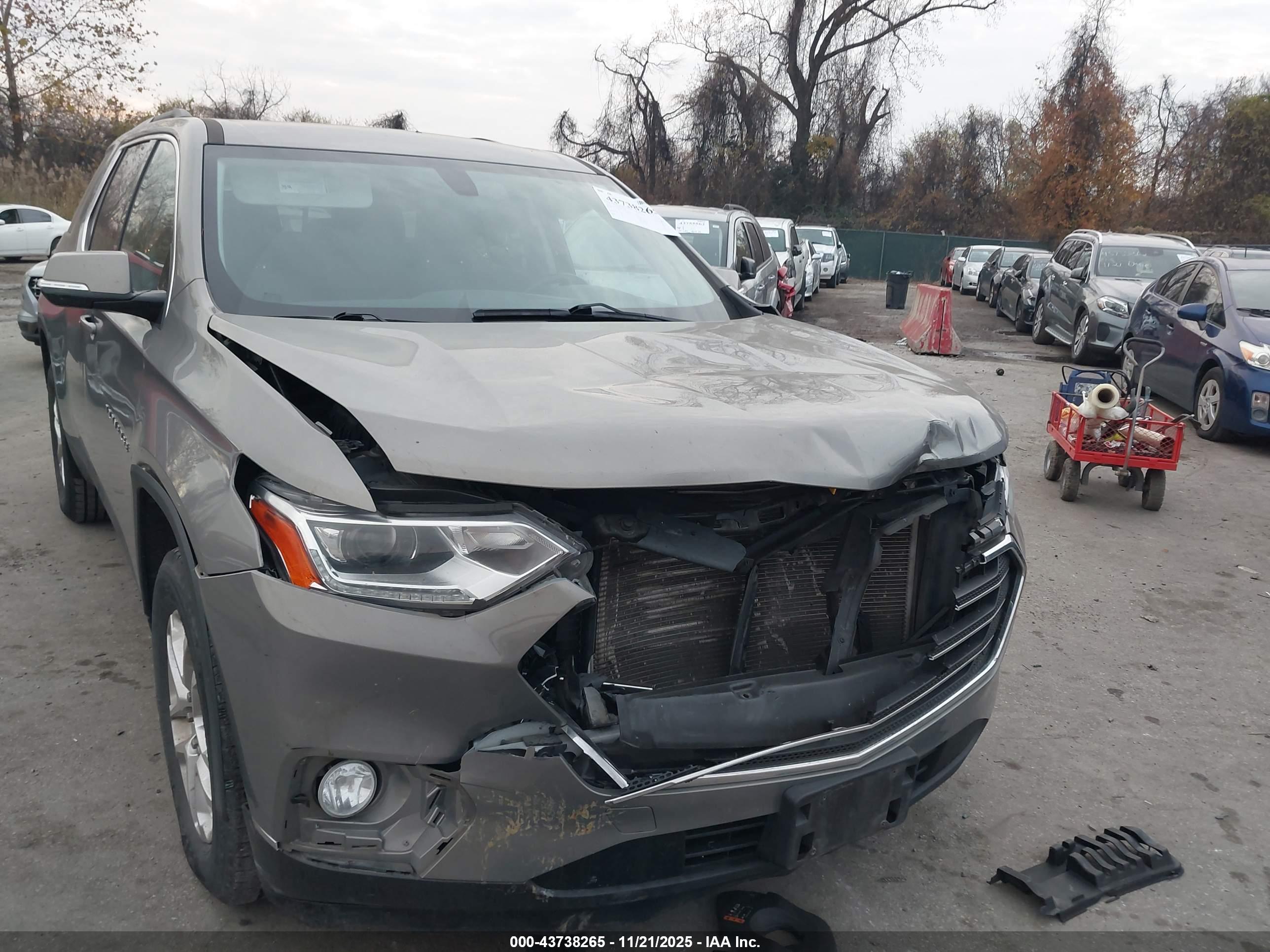 CHEVROLET TRAVERSE image 6