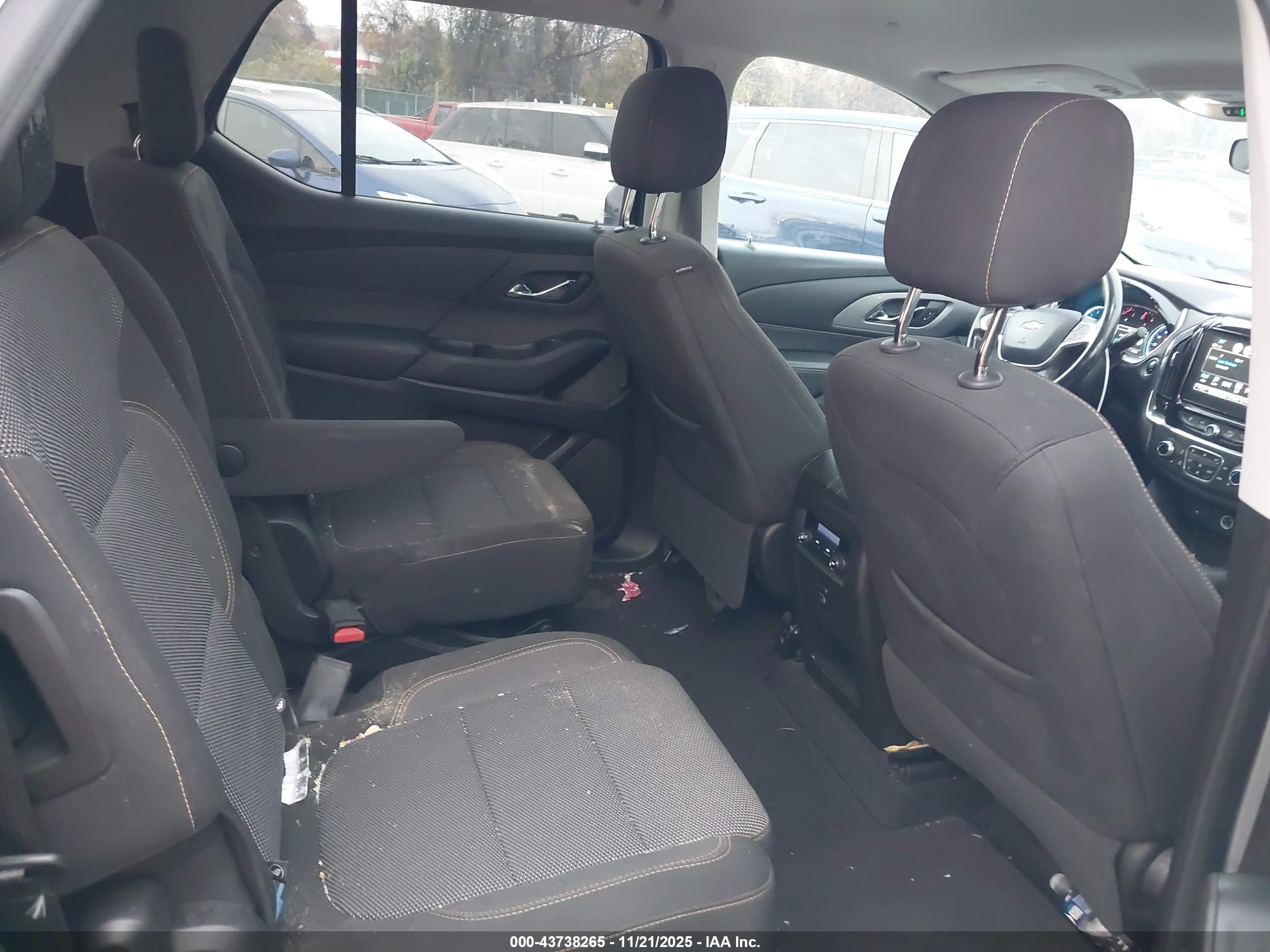 CHEVROLET TRAVERSE image 8