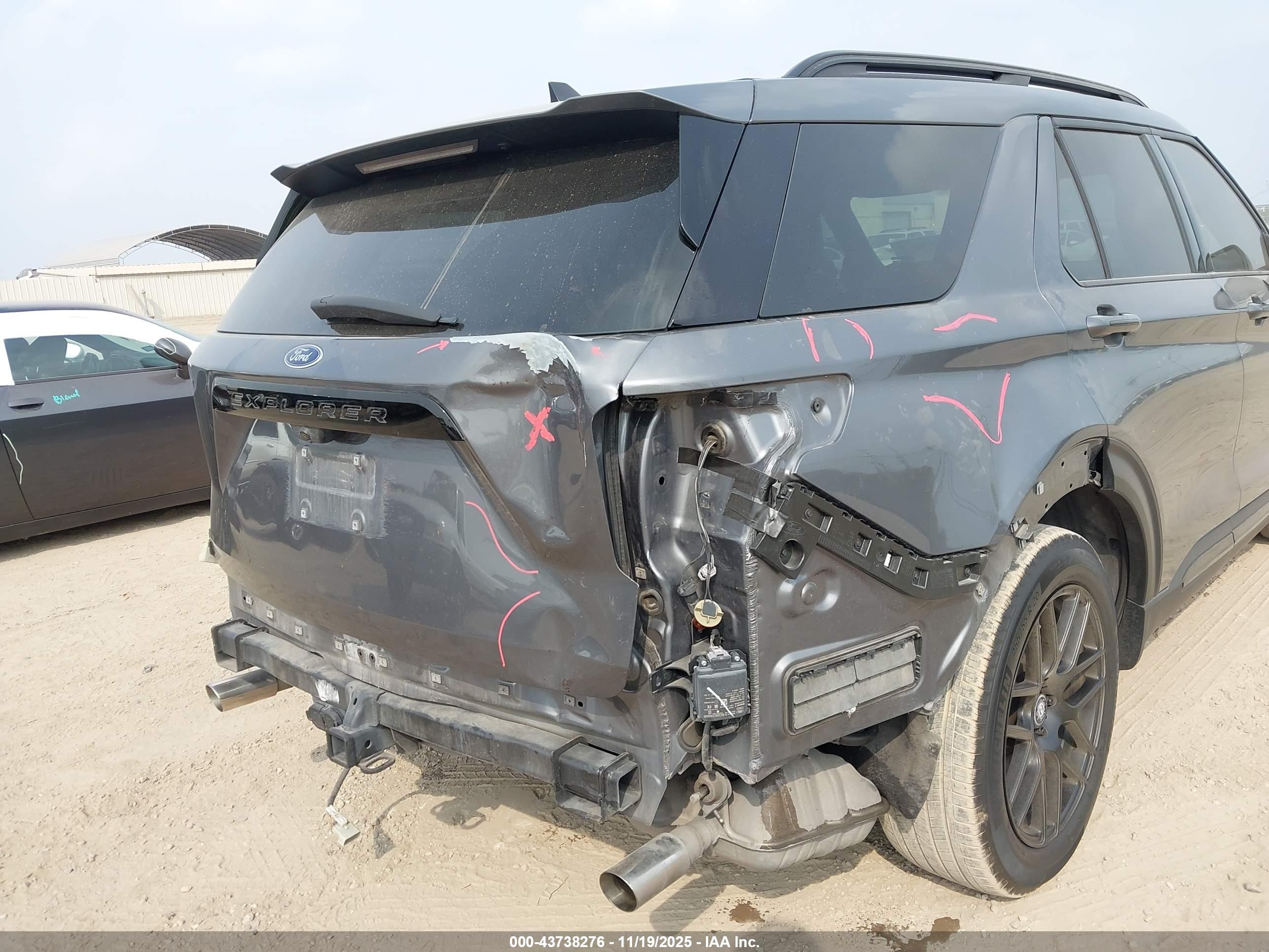 FORD EXPLORER image 6
