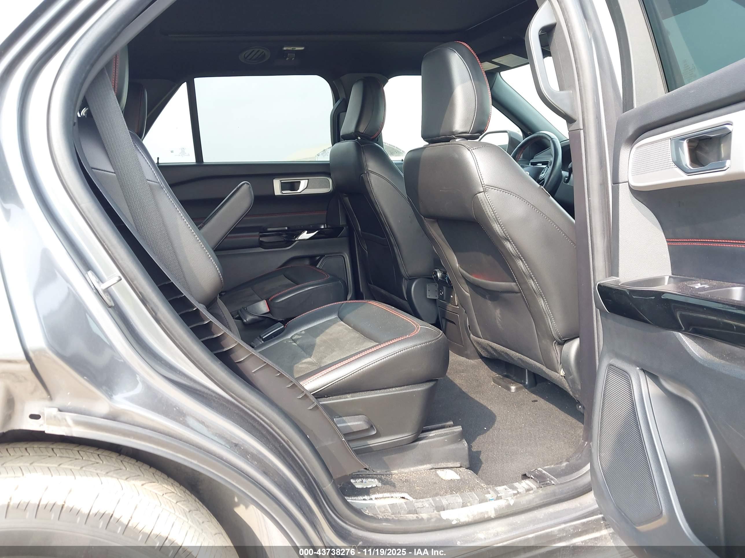 FORD EXPLORER image 8